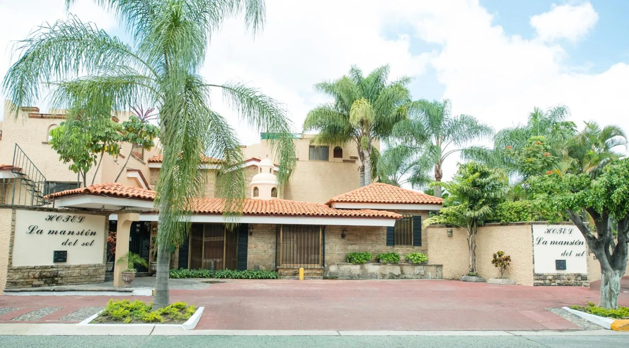 Property building in Hotel La Mansion del Sol