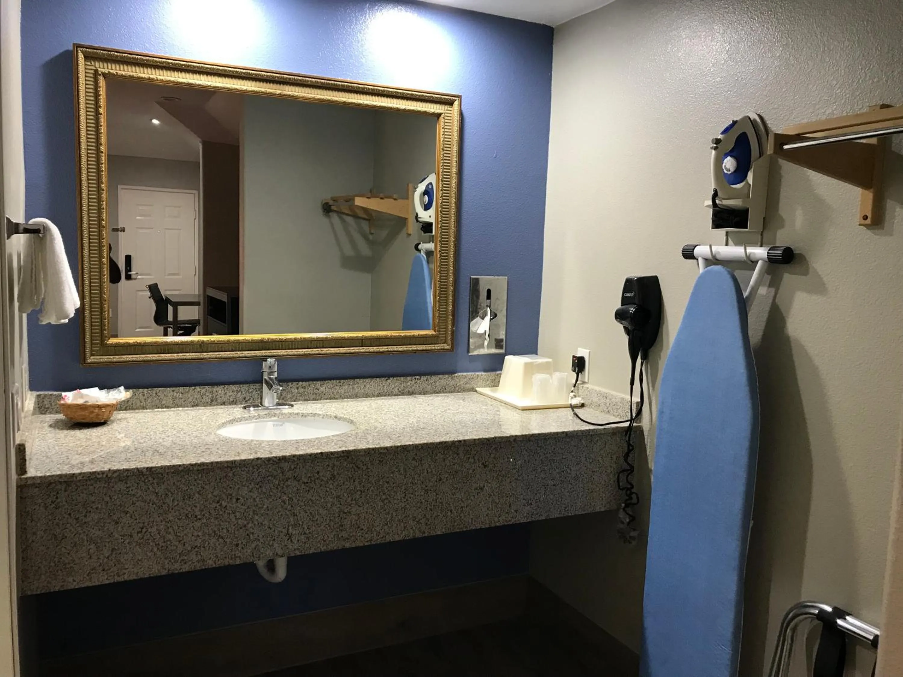 Camelot Inn and Suites