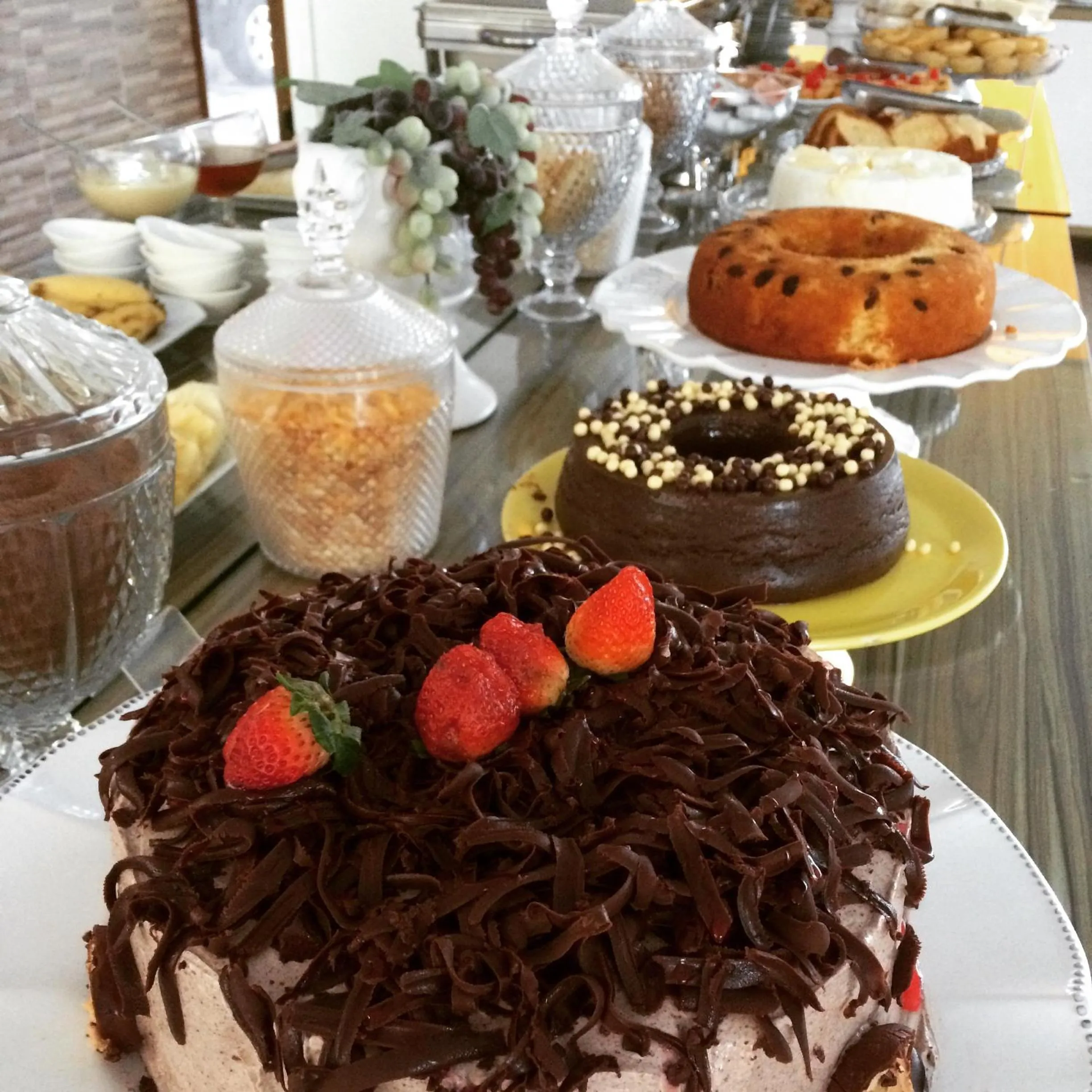 Buffet breakfast in Hotel Rekinte