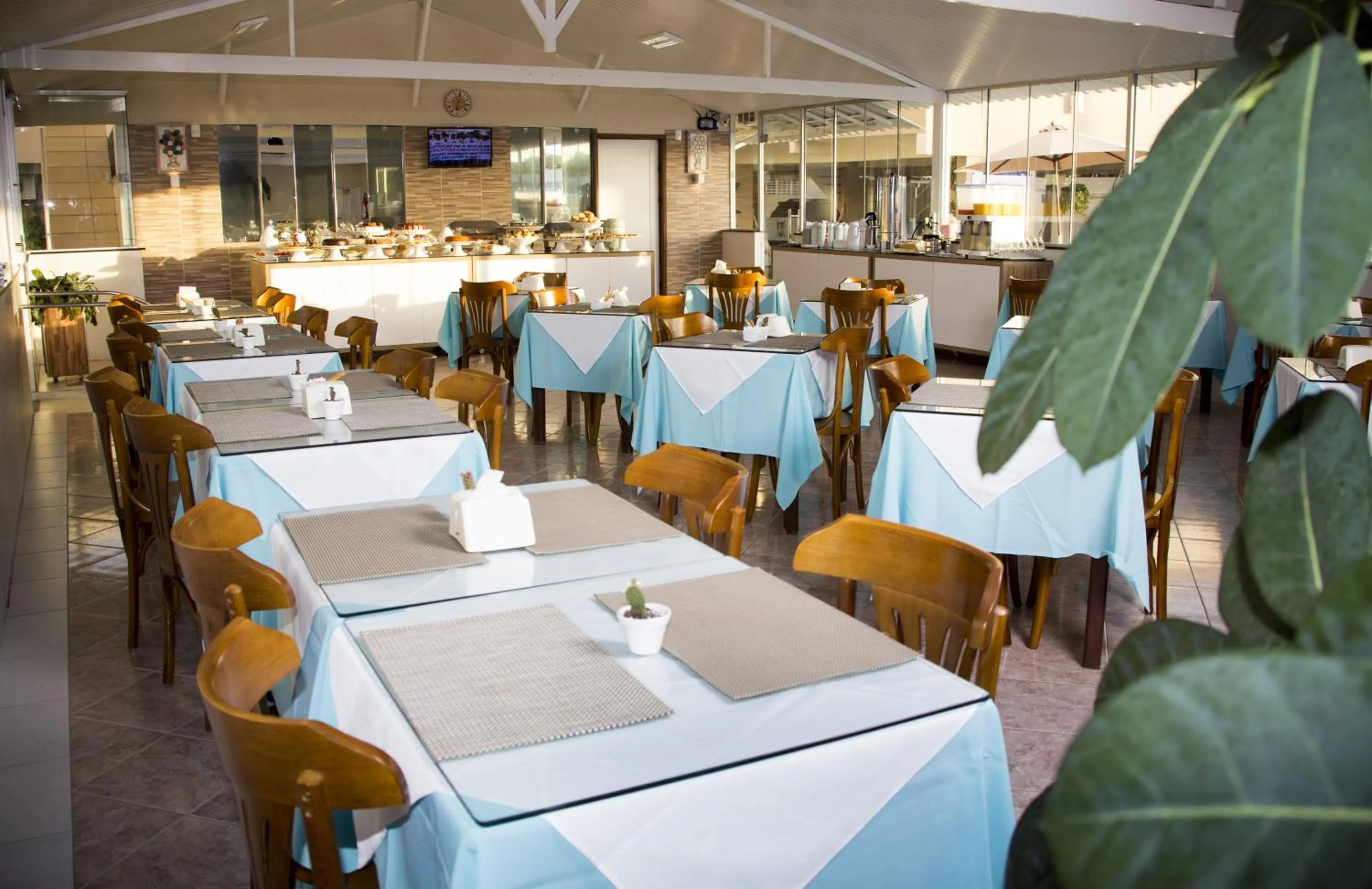 Restaurant/places to eat in Hotel Rekinte