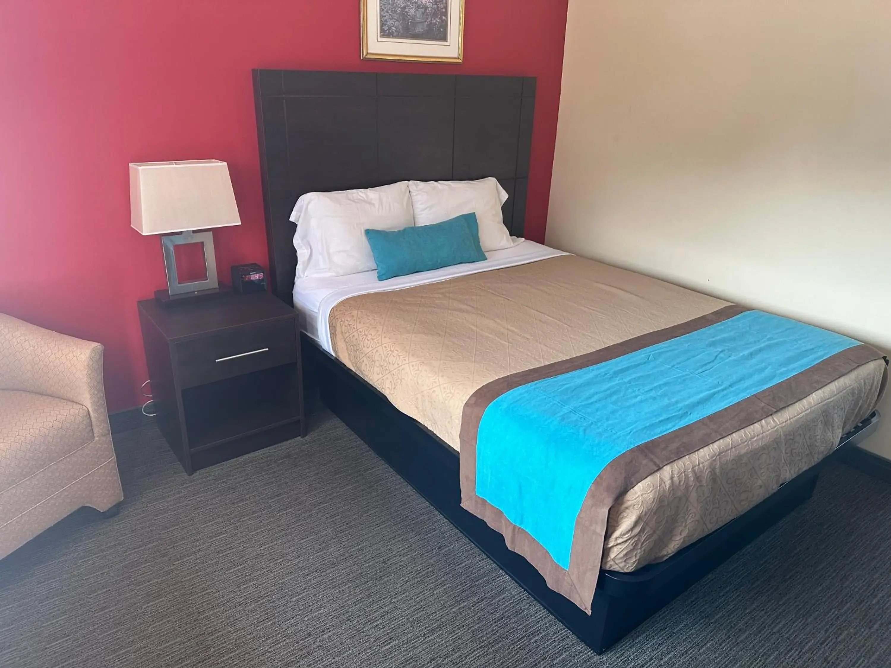 Queen Room in All Seasons Motel Queen Room in All Seasons Motel