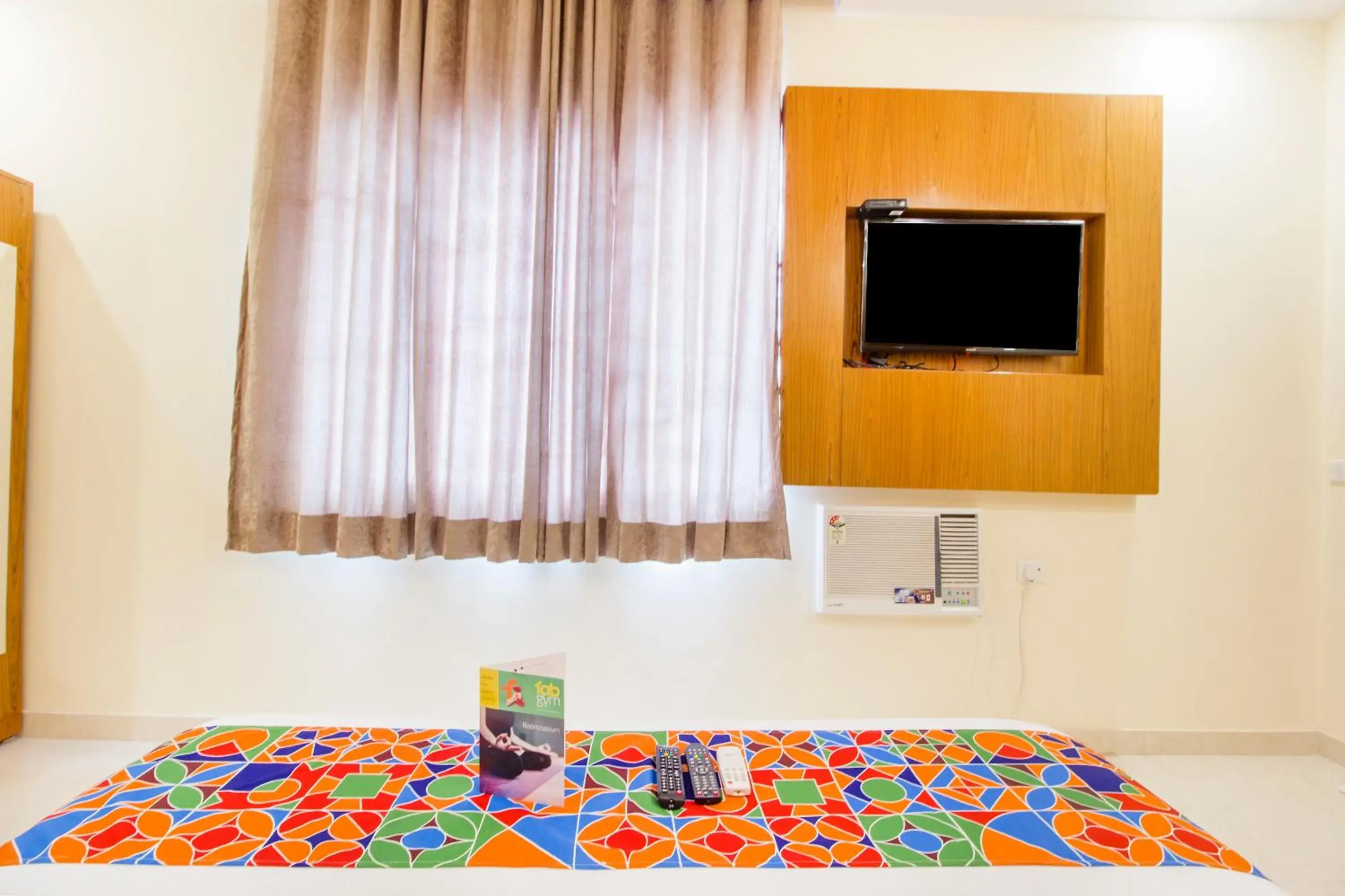 TV and multimedia, Bed in FabHotel Aries - Nr IGI Airport New Delhi TV and multimedia, Bed in FabHotel Aries - Nr IGI Airport New Delhi