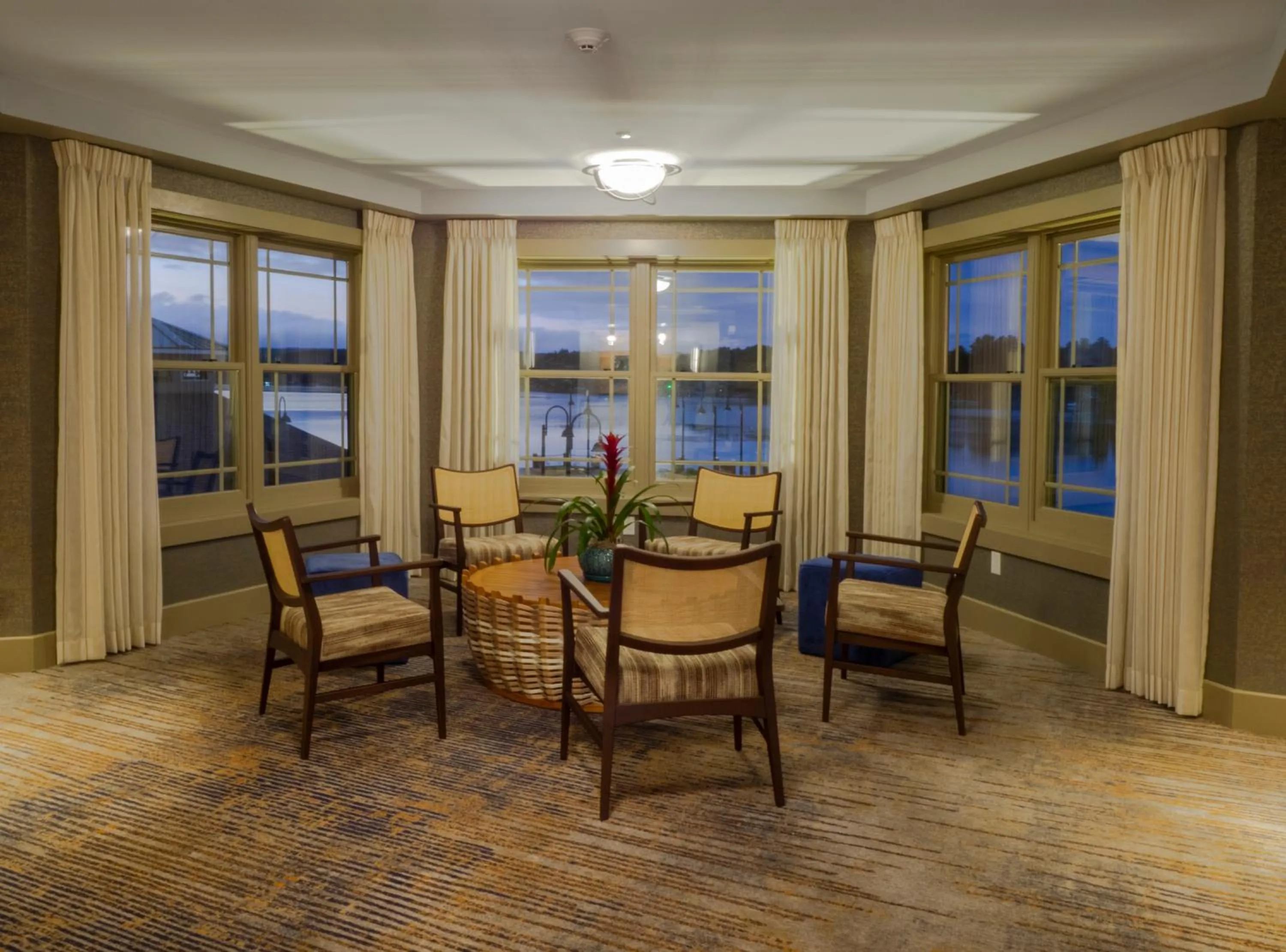 Seating area in Chautauqua Harbor Hotel - Jamestown
