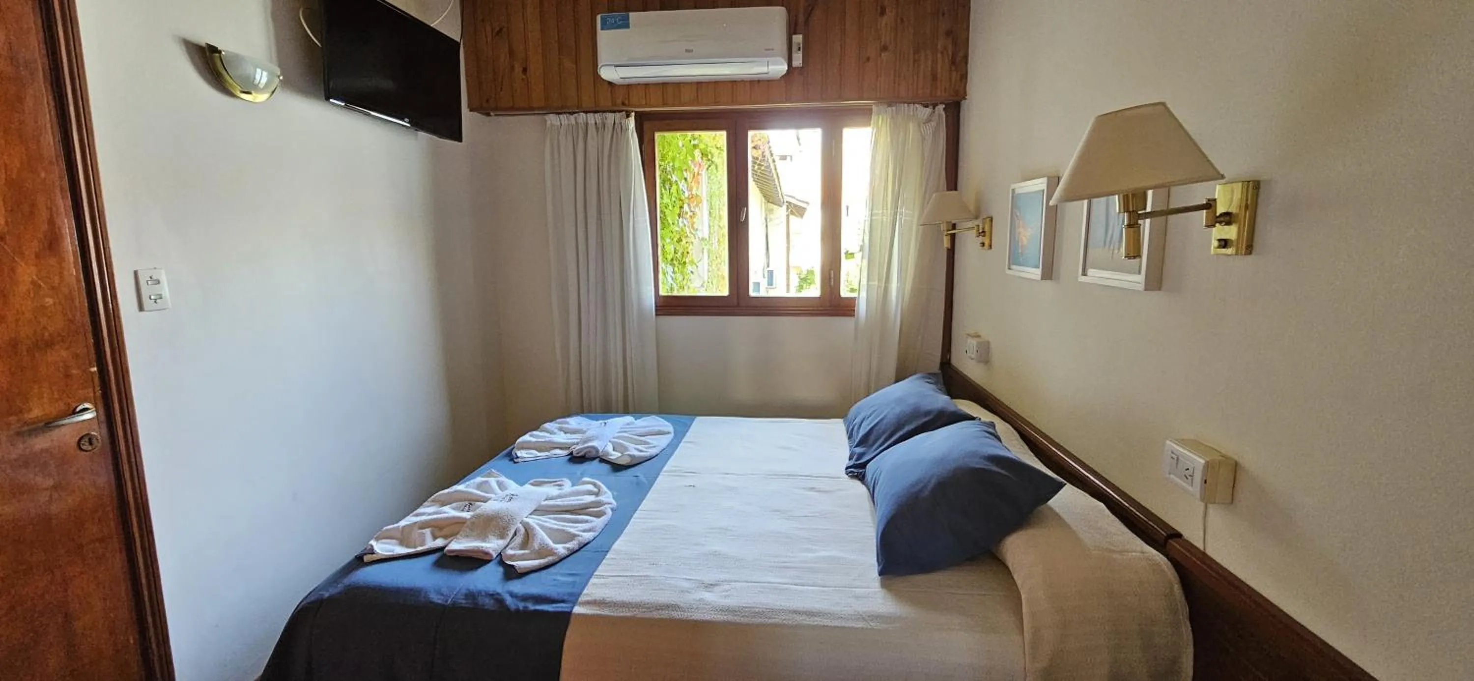Bed in Hotel Riviera