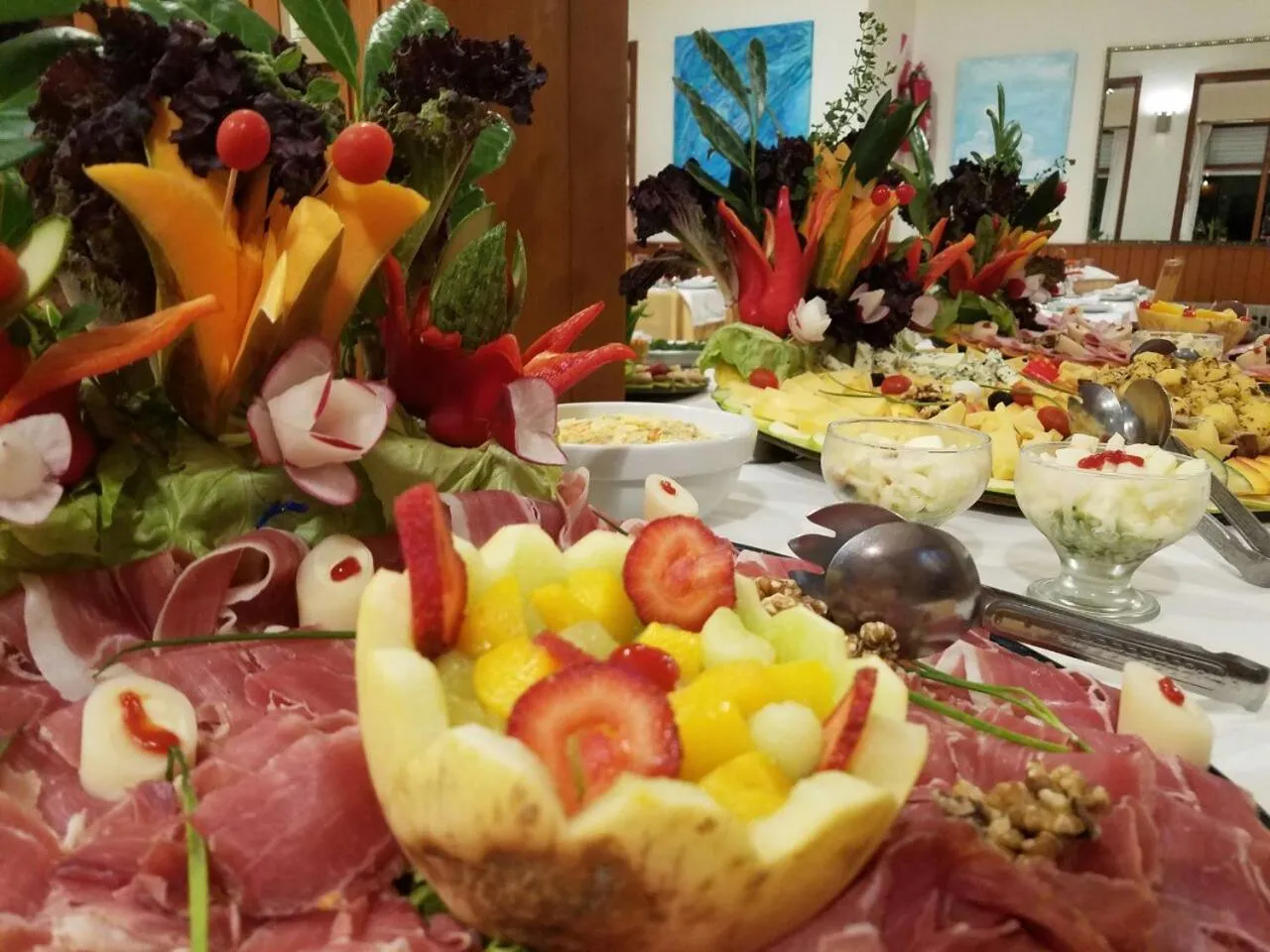 Restaurant/places to eat in Hotel Riviera