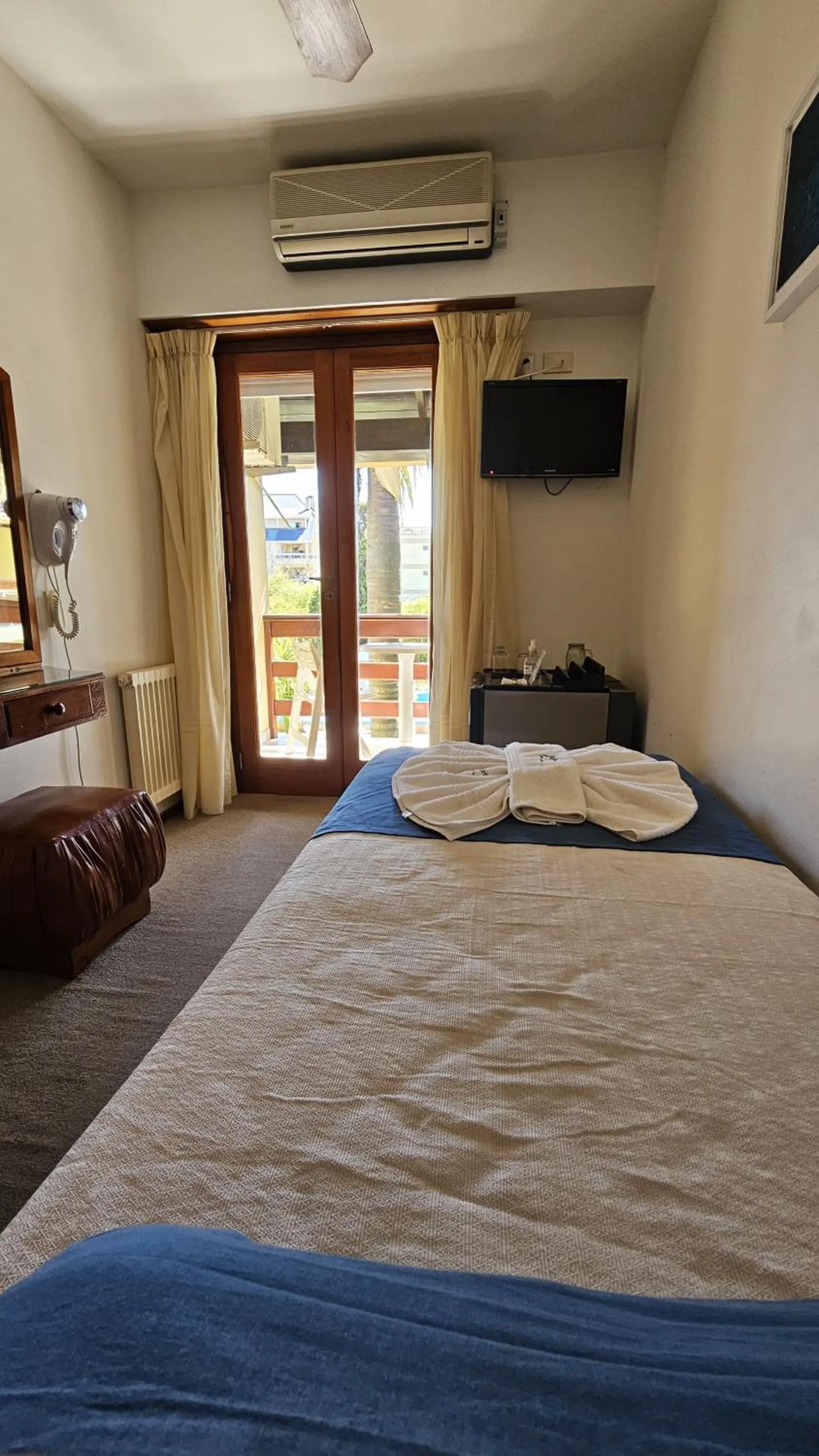 hair dryier, Bed in Hotel Riviera
