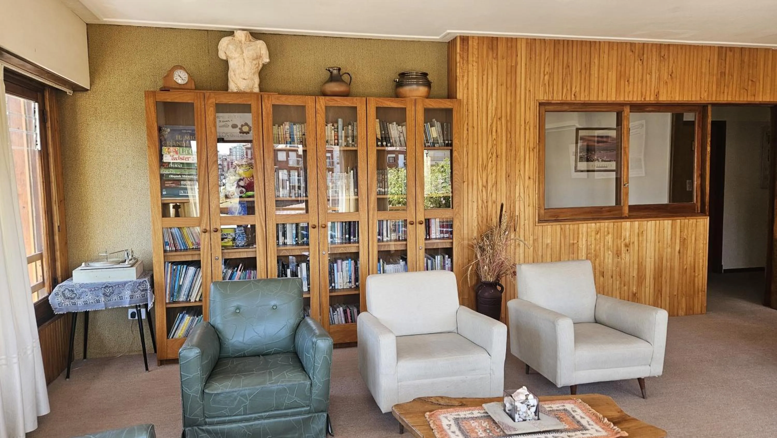 Library in Hotel Riviera