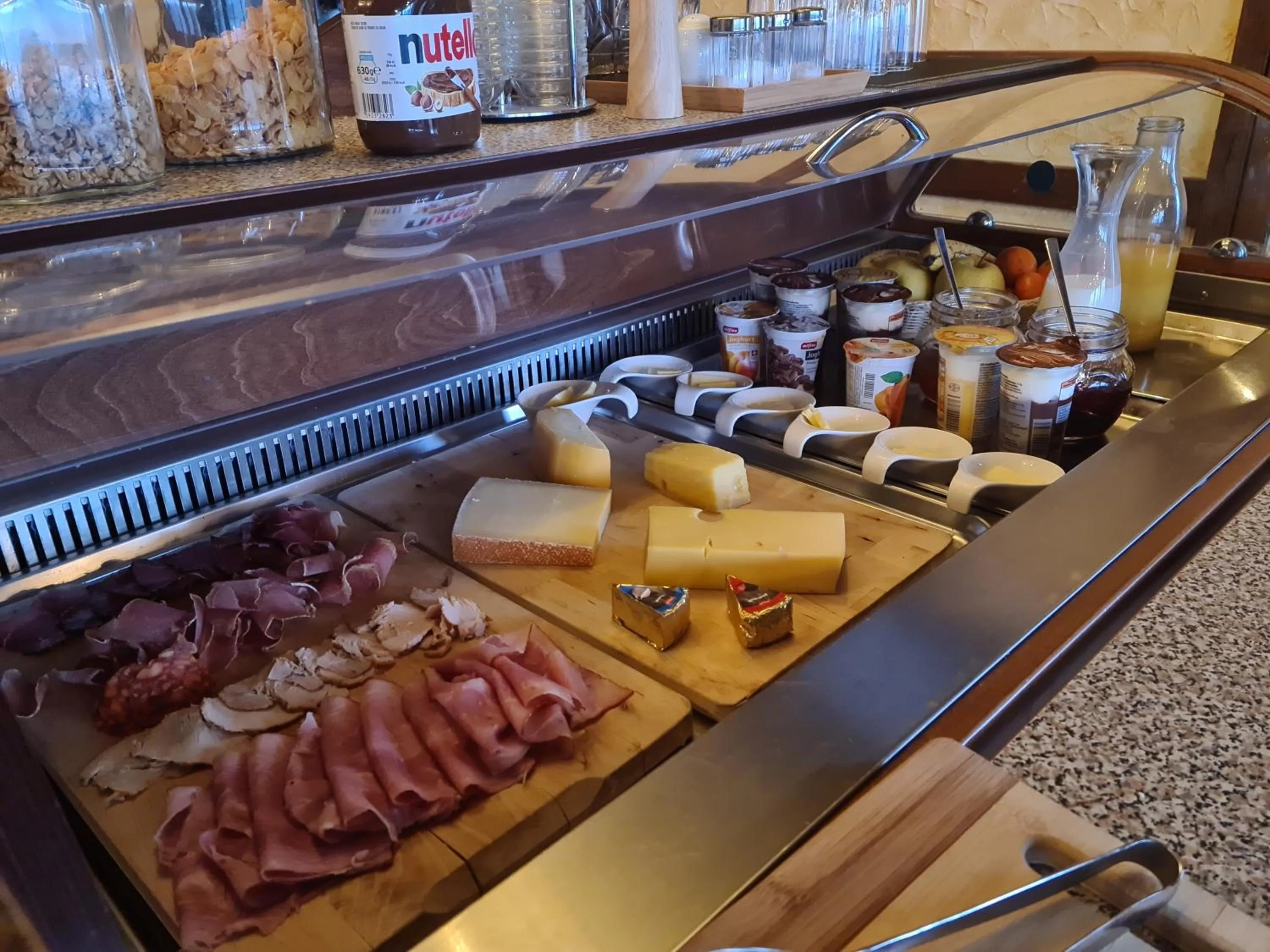 Buffet breakfast in Gasthaus Platten