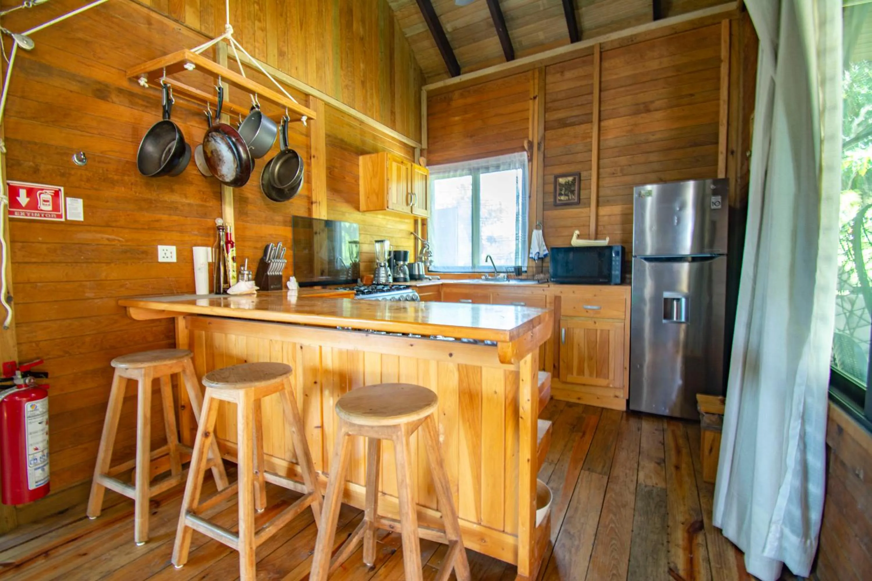 Kitchen or kitchenette in Alicat Villas