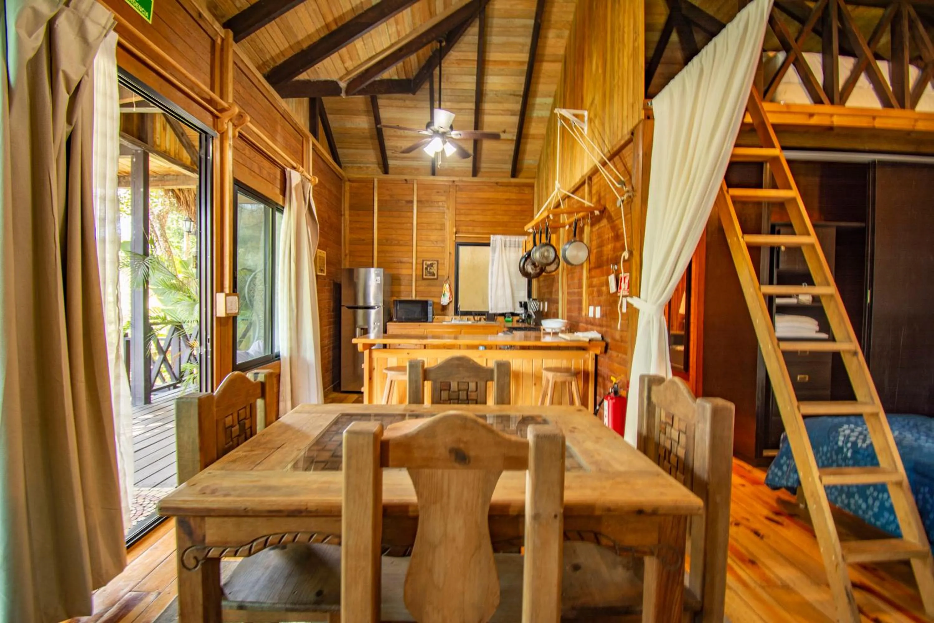 Kitchen or kitchenette in Alicat Villas