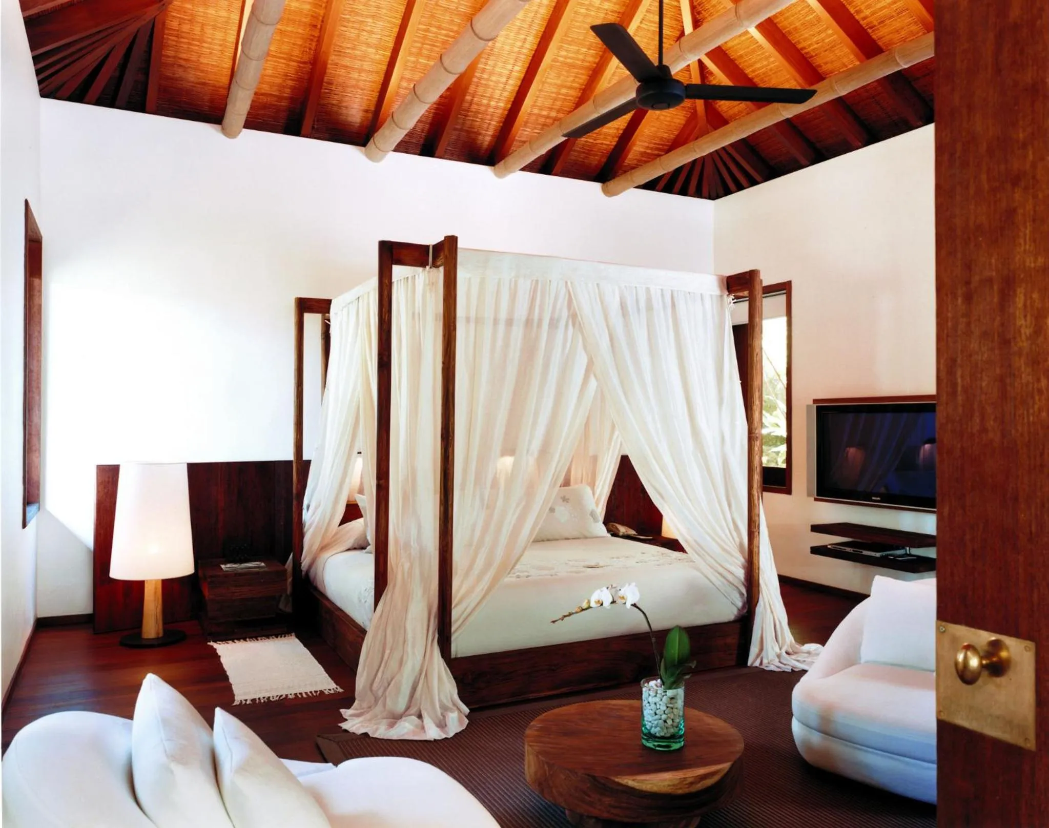 Photo of the whole room, Bed in COMO Shambhala Estate