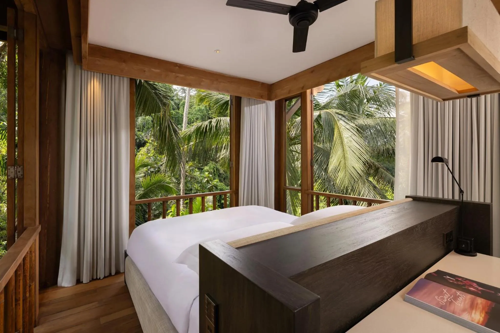 Photo of the whole room, Bed in COMO Shambhala Estate