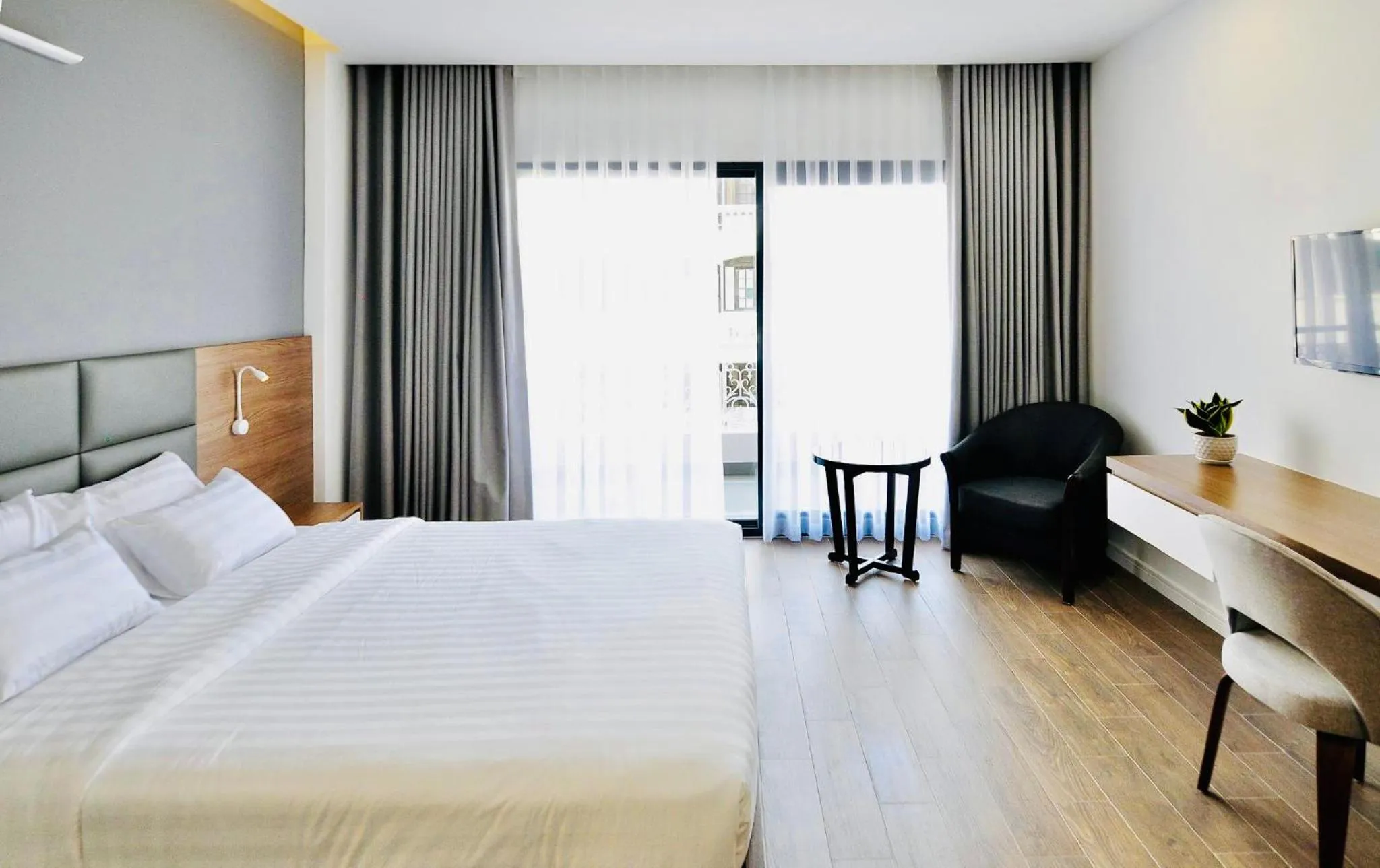 Bed in Royal Dragon Boutique Hotel