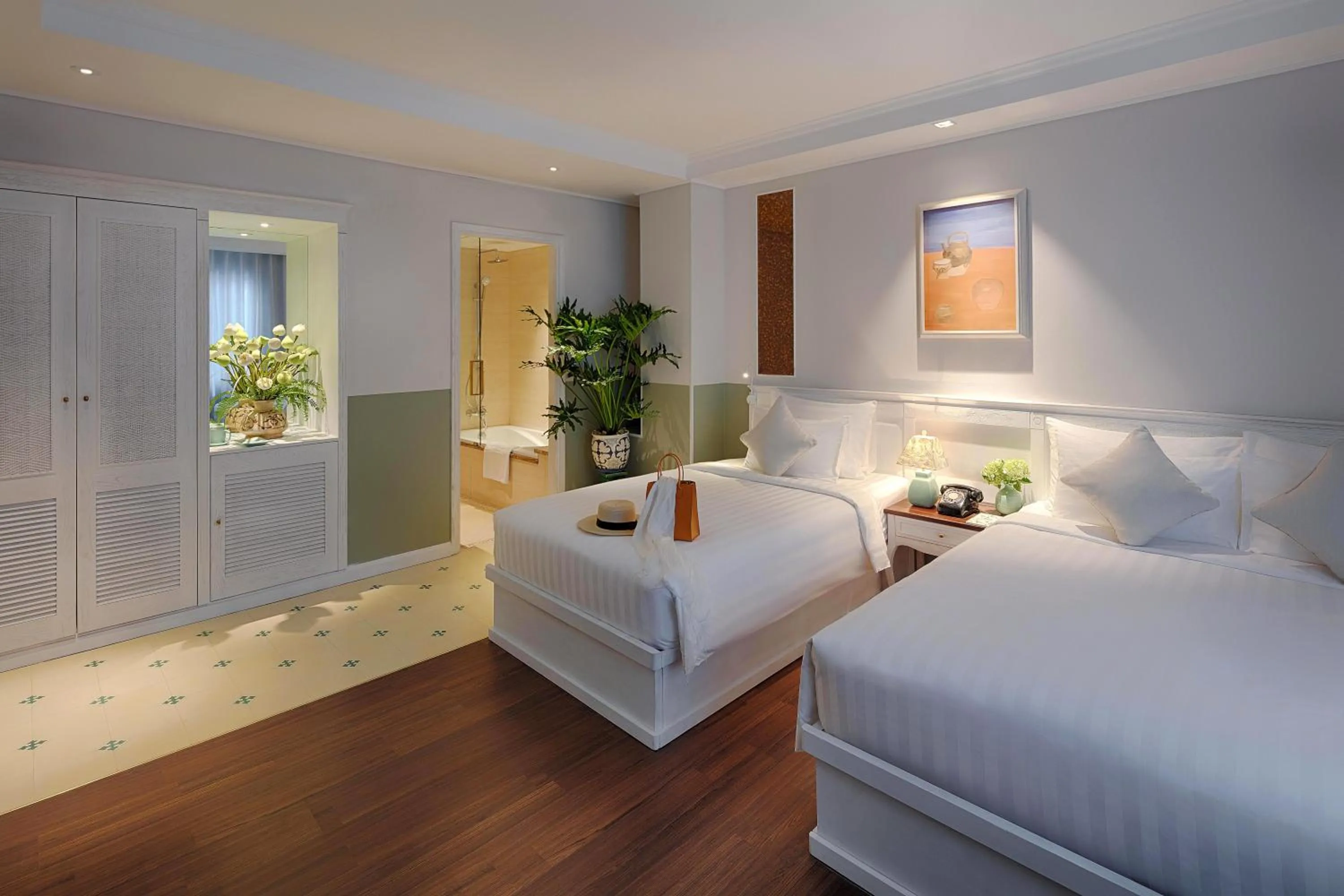 Photo of the whole room, Bed in Au Lac Charner Hotel