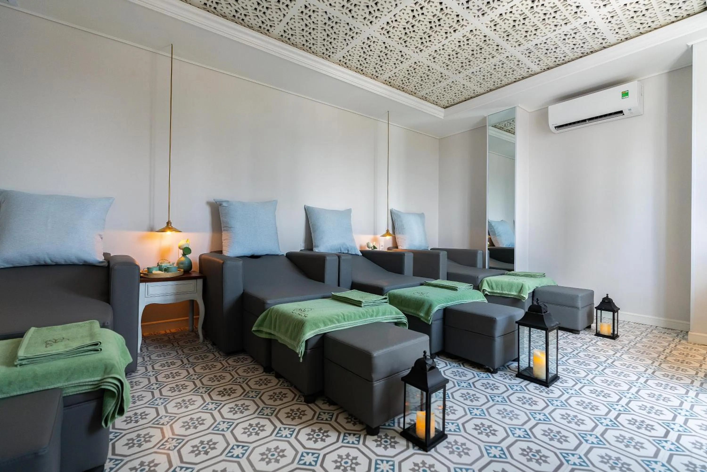 Massage in Au Lac Charner Hotel