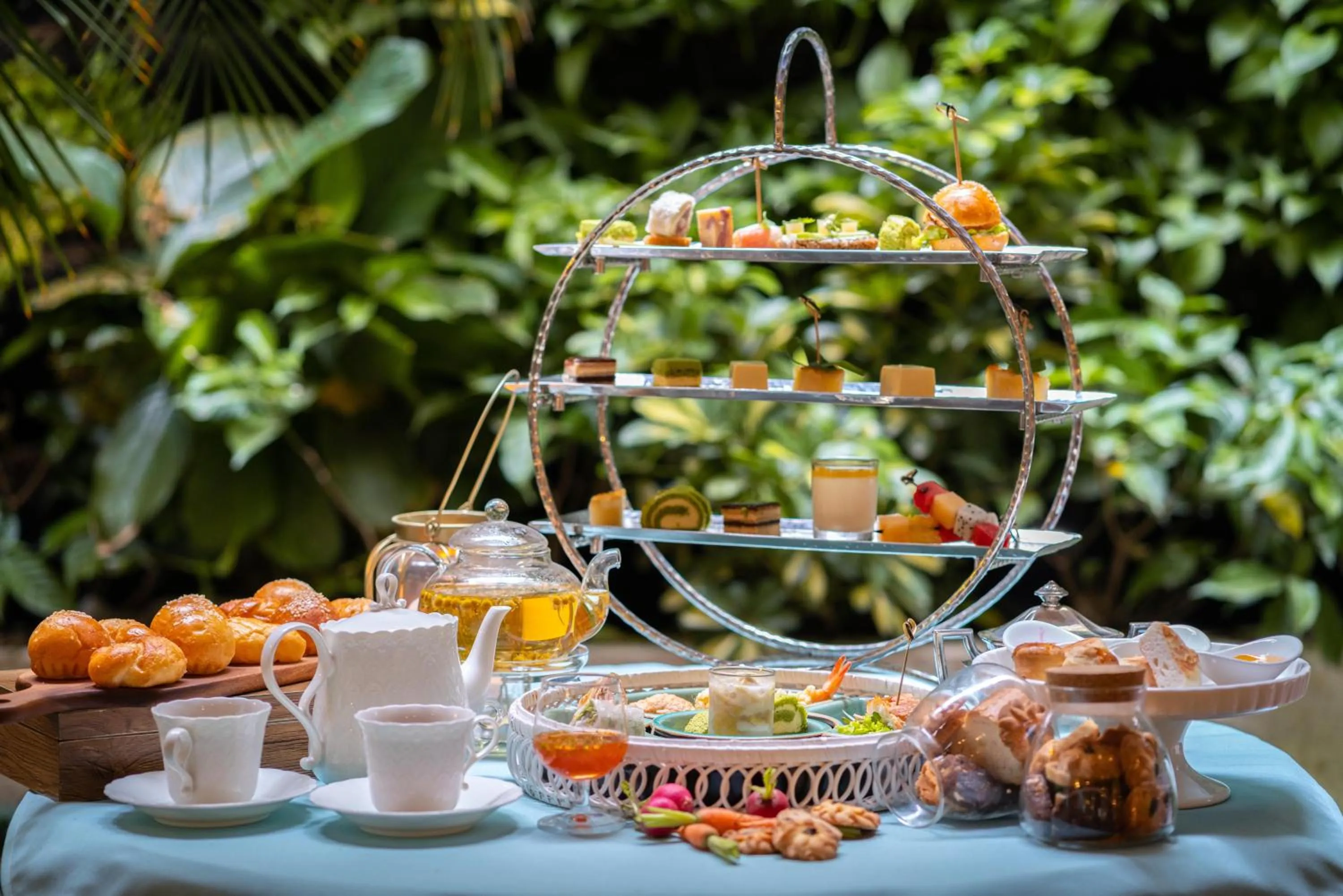 Food and drinks in Au Lac Charner Hotel