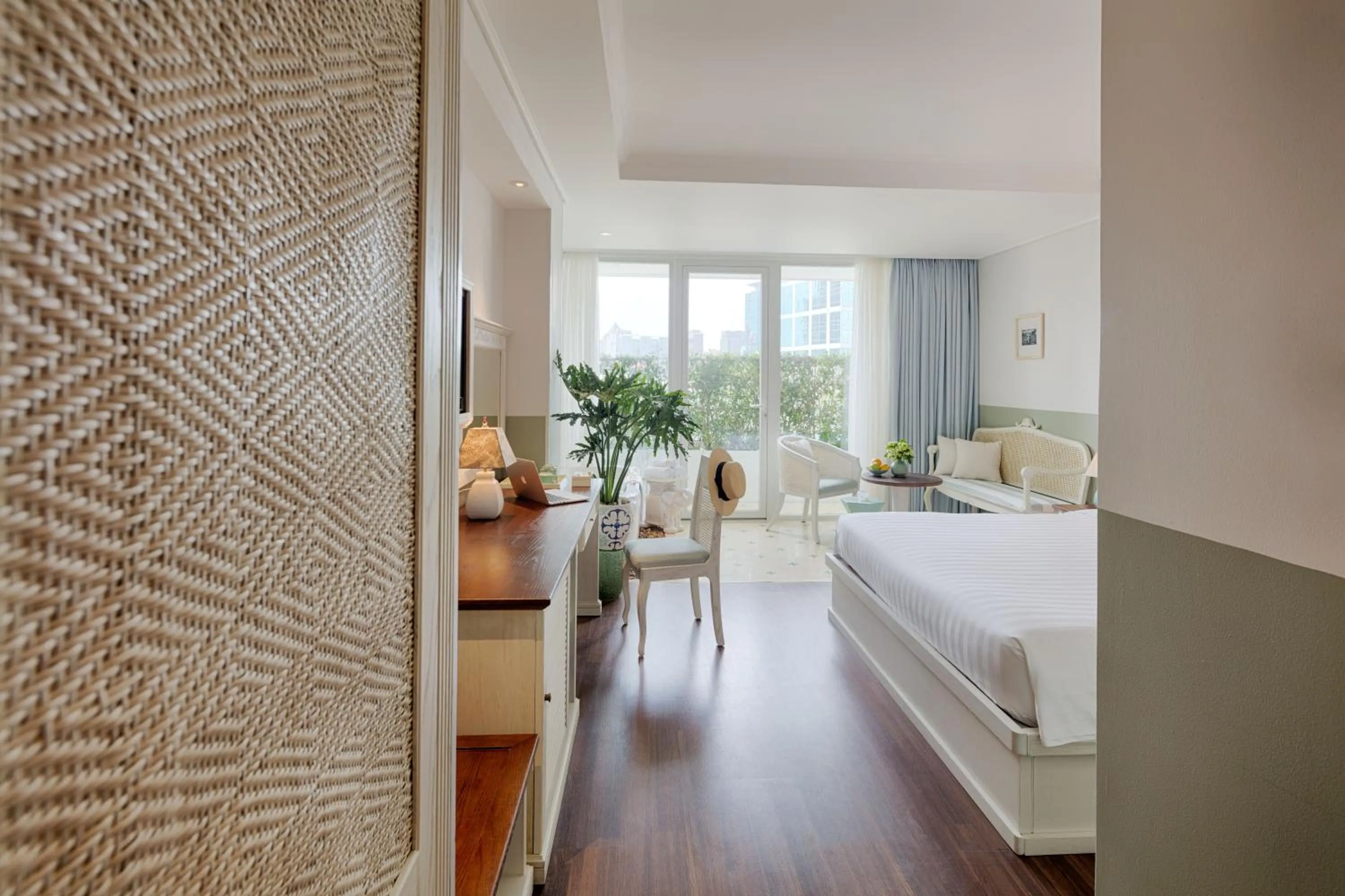 Bedroom, Bed in Au Lac Charner Hotel