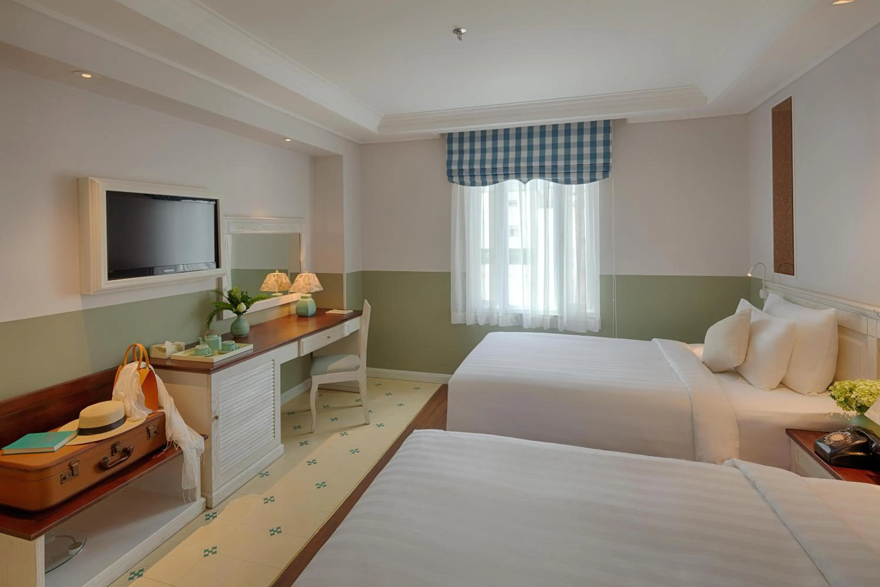 City view, Bed in Au Lac Charner Hotel