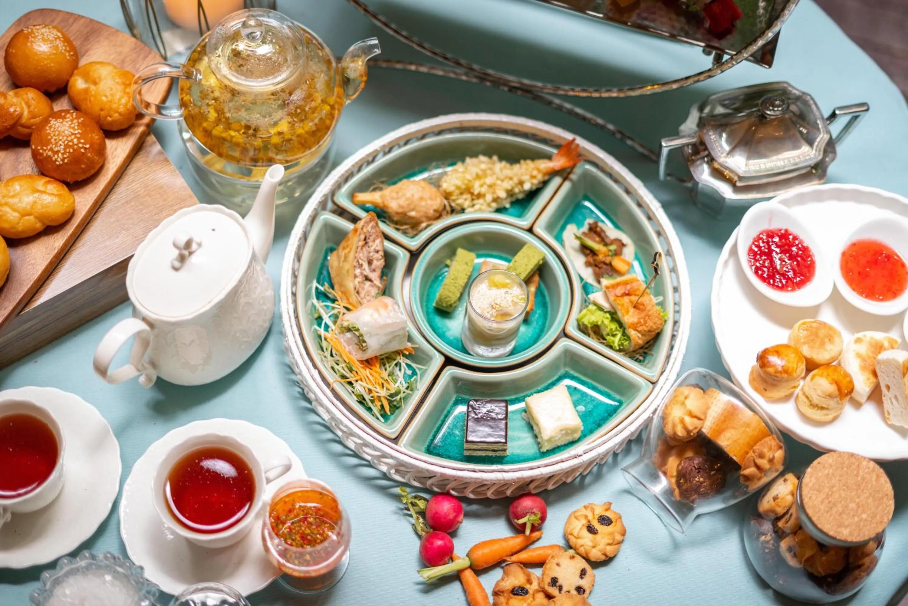 Food and drinks in Au Lac Charner Hotel