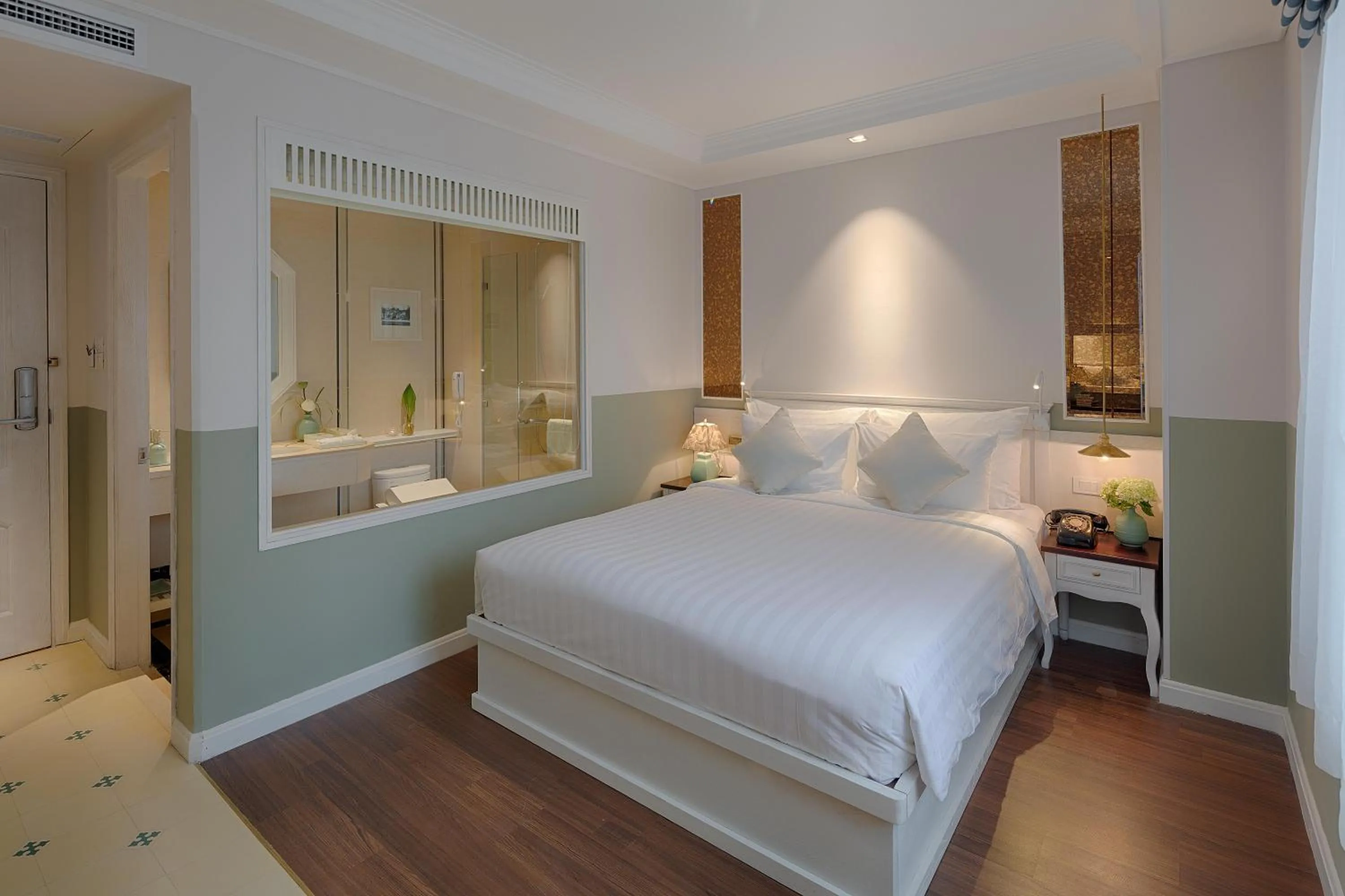 Bedroom, Bed in Au Lac Charner Hotel