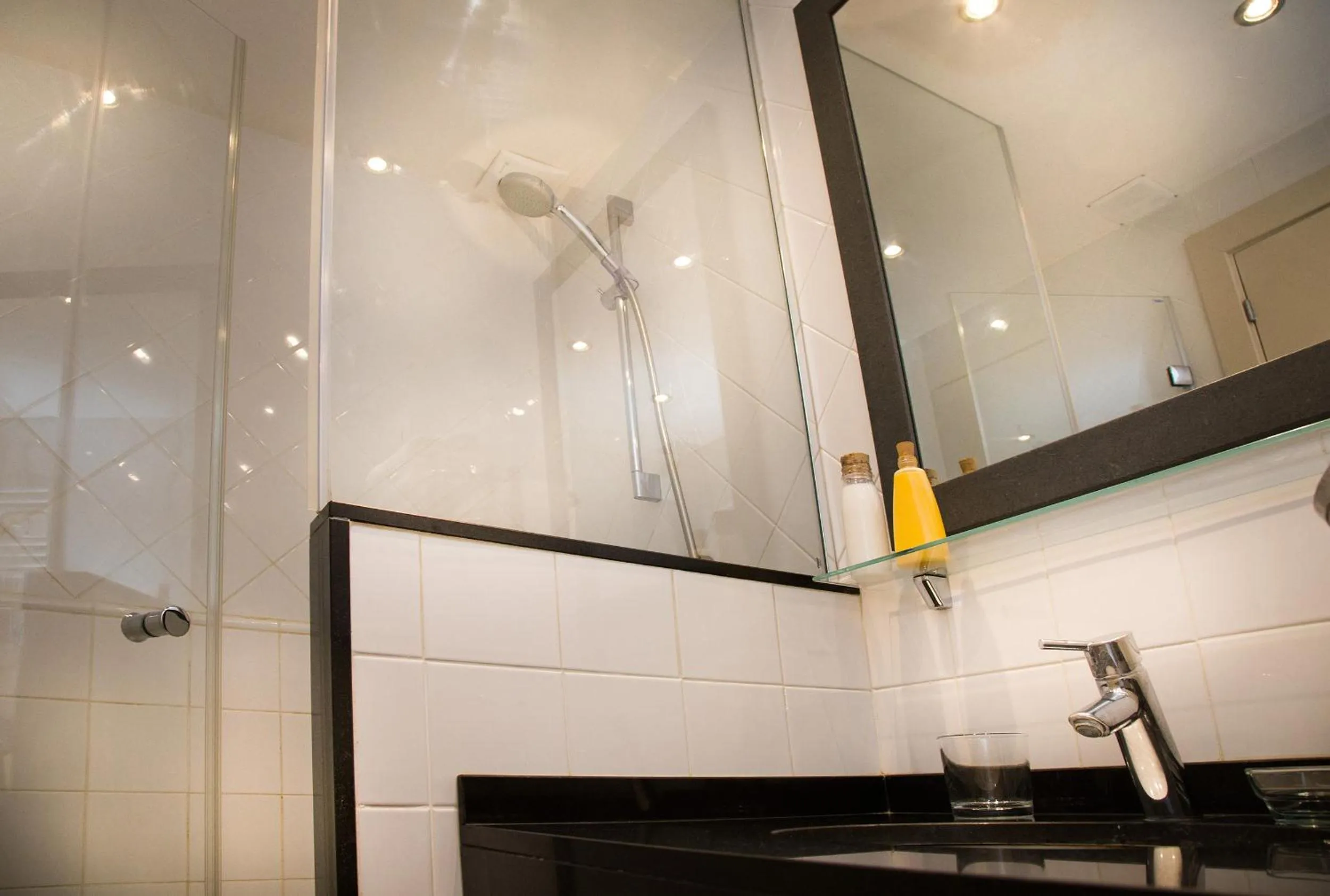 Shower in Opening Doors Aribau