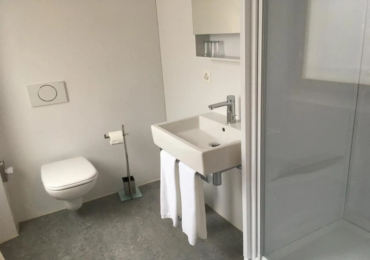 Shower in Bed&Bike Tremola San Gottardo