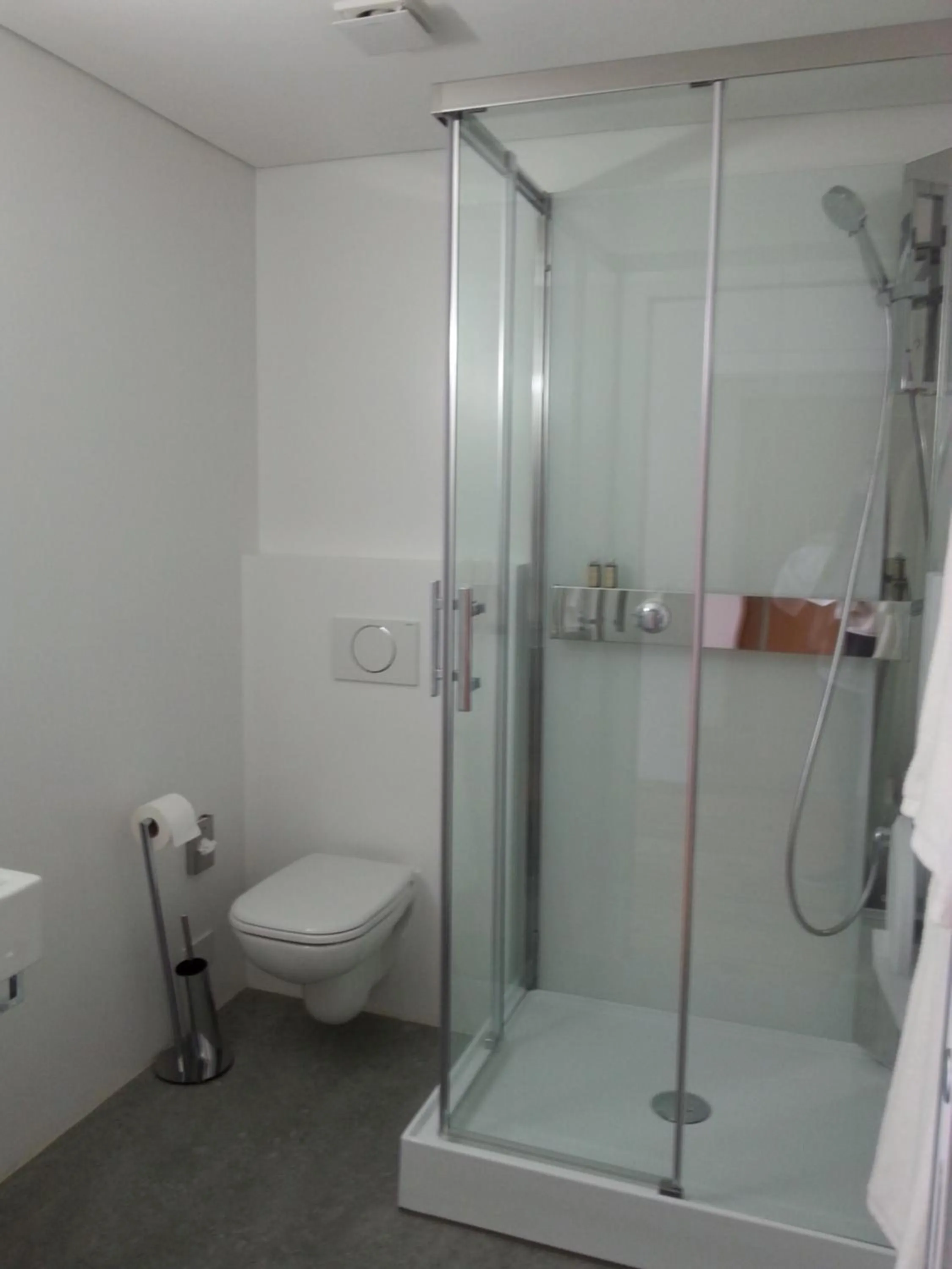 Shower in Bed&Bike Tremola San Gottardo