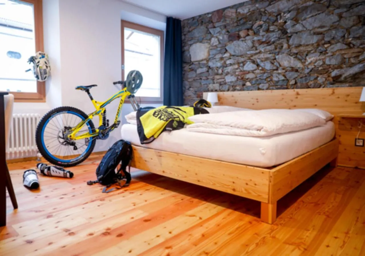 Photo of the whole room, Bed in Bed&Bike Tremola San Gottardo