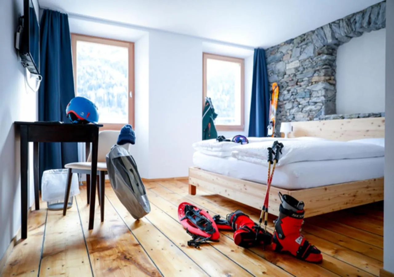 Photo of the whole room, Bed in Bed&Bike Tremola San Gottardo