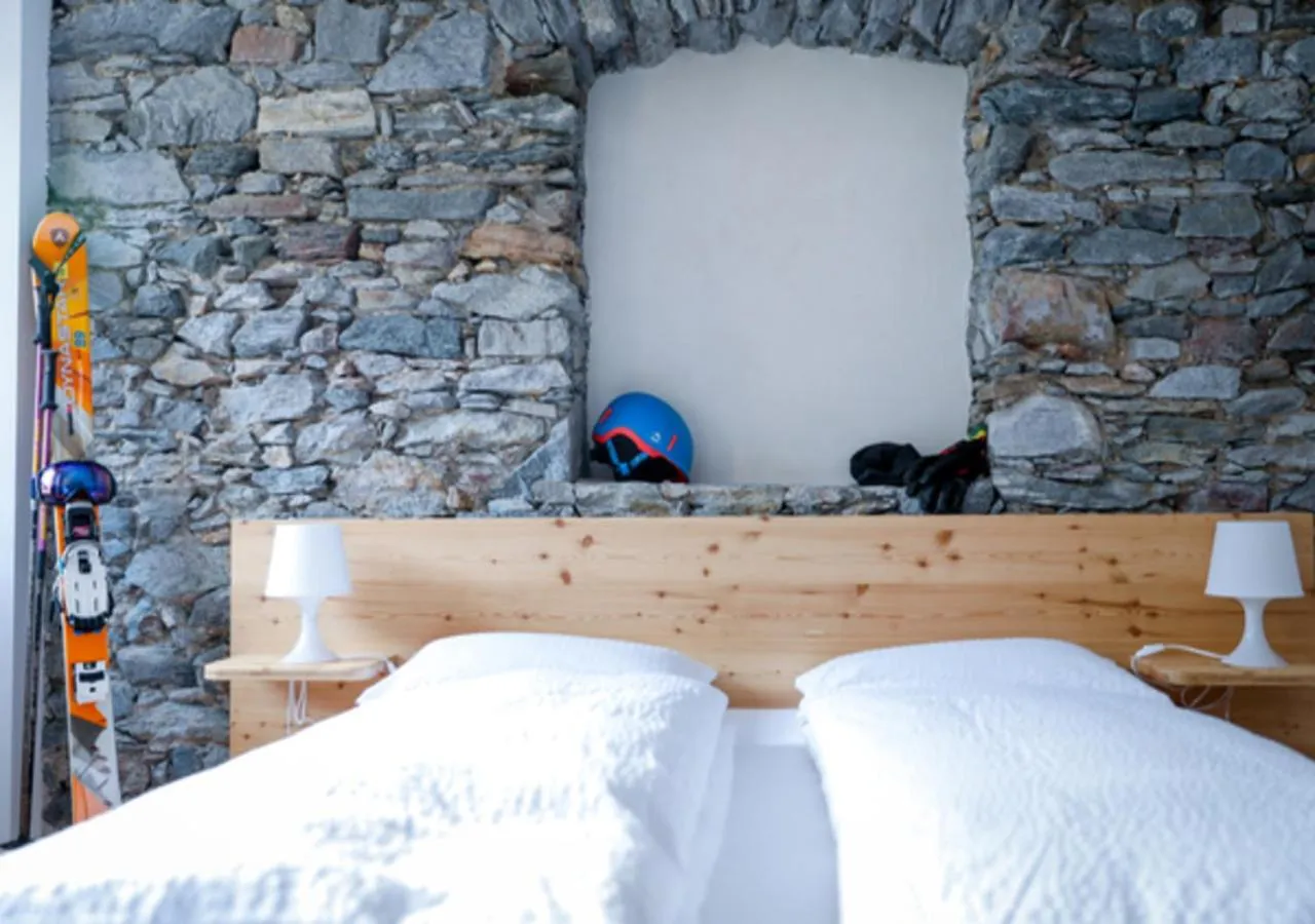 Photo of the whole room, Bed in Bed&Bike Tremola San Gottardo