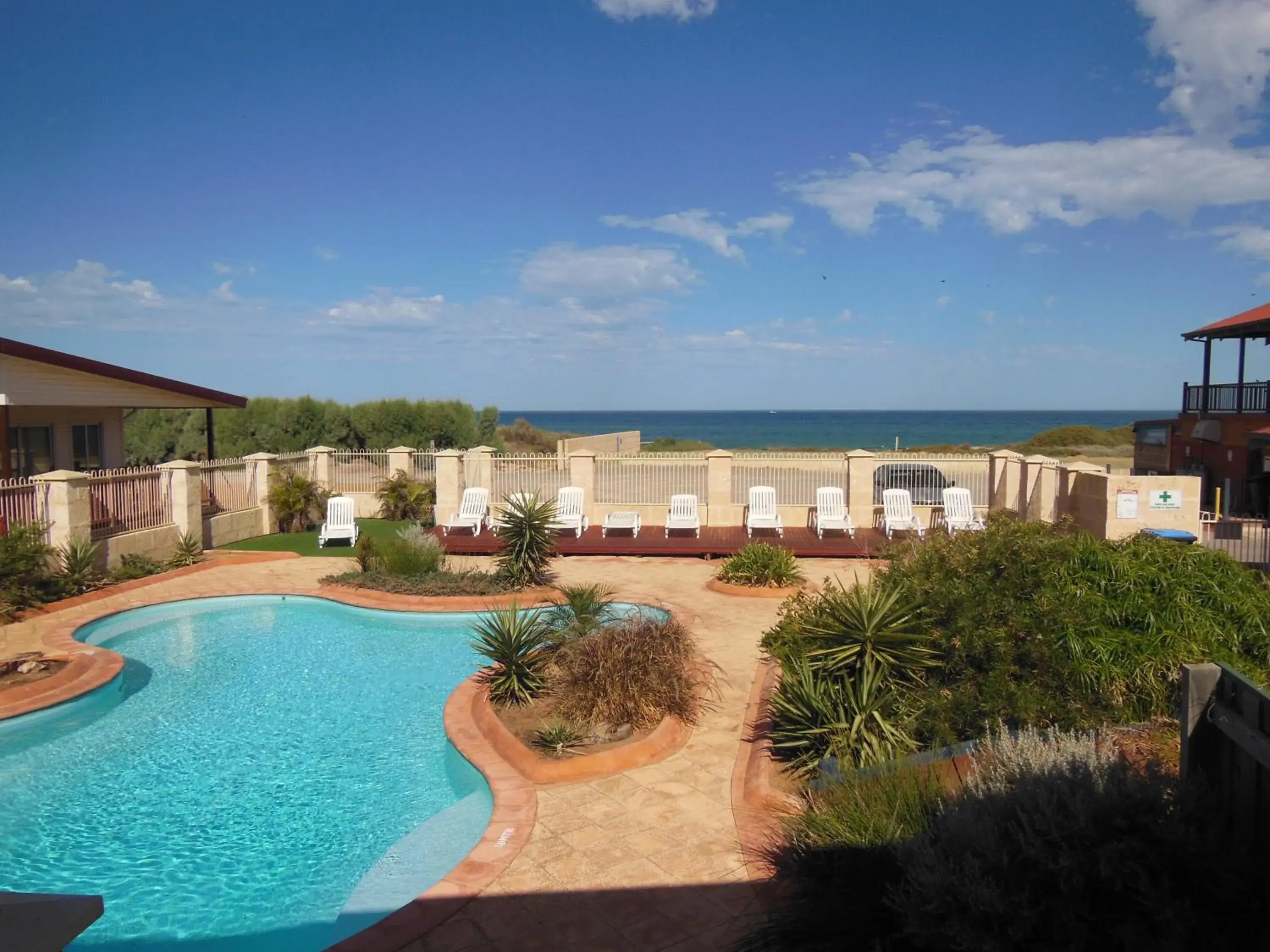 Swimming pool in Seaspray Beach Holiday Park Swimming pool in Seaspray Beach Holiday Park