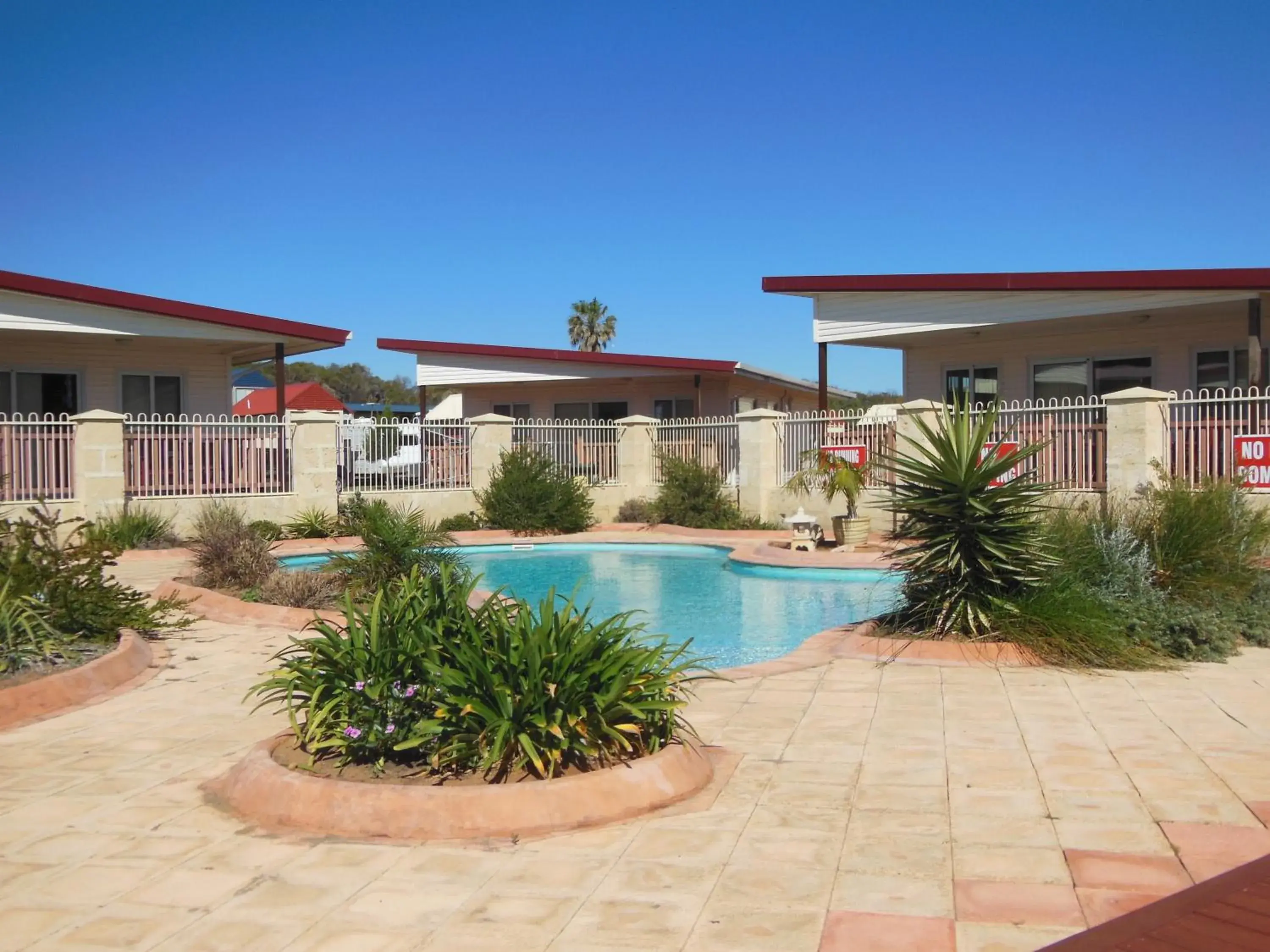 Swimming pool in Seaspray Beach Holiday Park Swimming pool in Seaspray Beach Holiday Park