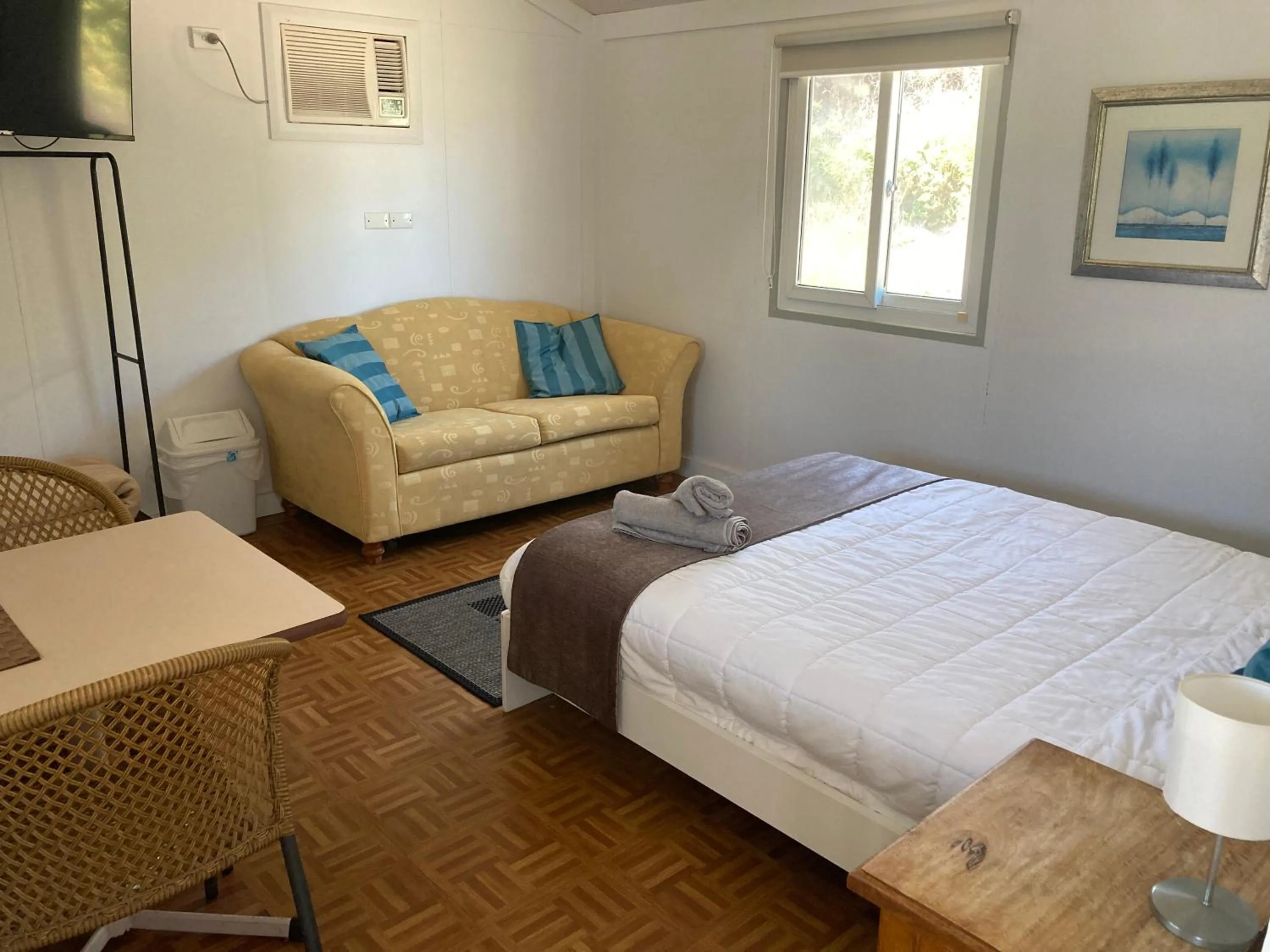 Photo of the whole room, Bed in Seaspray Beach Holiday Park