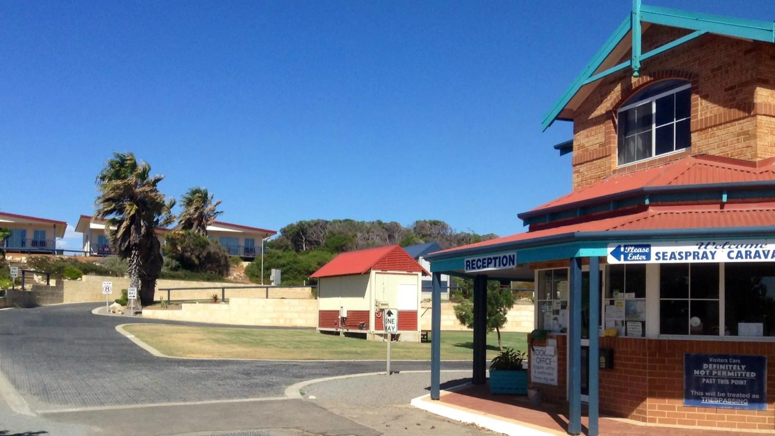 Property building in Seaspray Beach Holiday Park