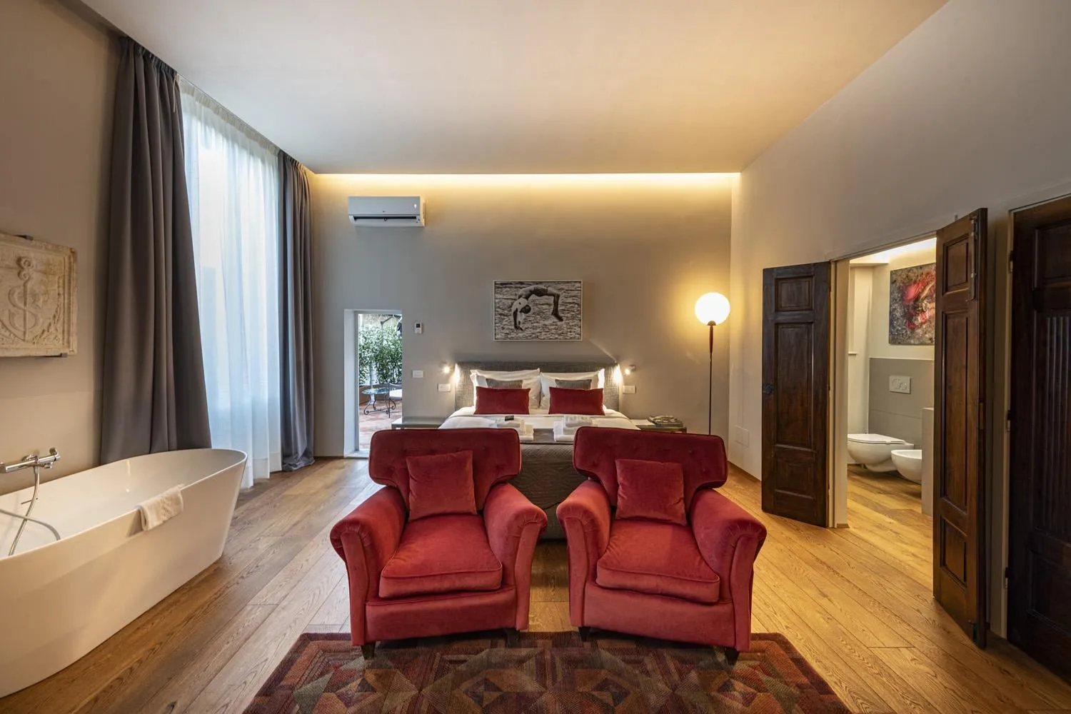 Photo of the whole room, Bed in Casa Botticelli