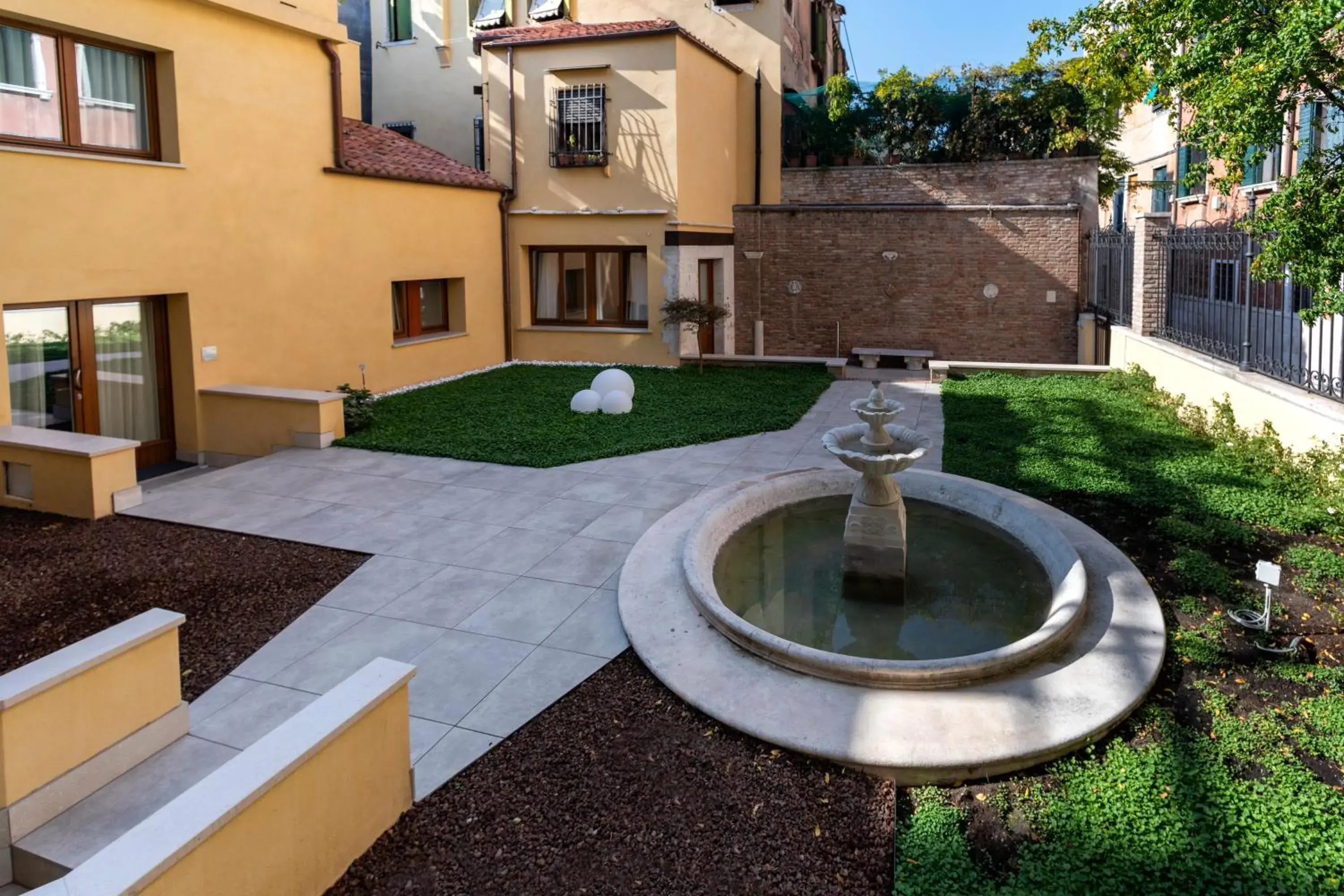 Property building in Ca' de la Fonte - WENICE Deep Culture Property building in Ca' de la Fonte - WENICE Deep Culture