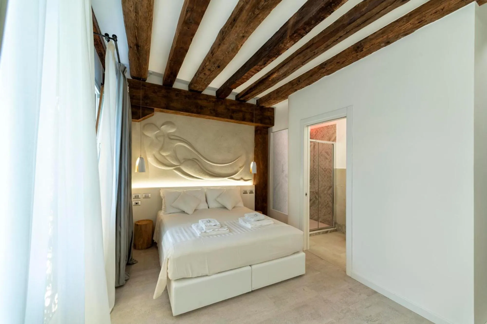 Bed in Ca' de la Fonte - WENICE Deep Culture