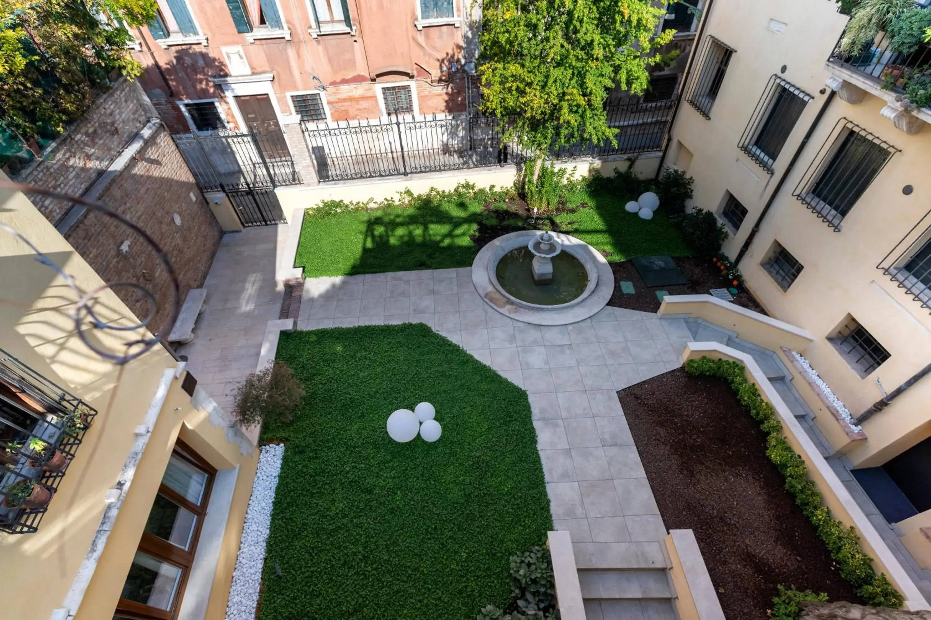 Property building in Ca' de la Fonte - WENICE Deep Culture Property building in Ca' de la Fonte - WENICE Deep Culture