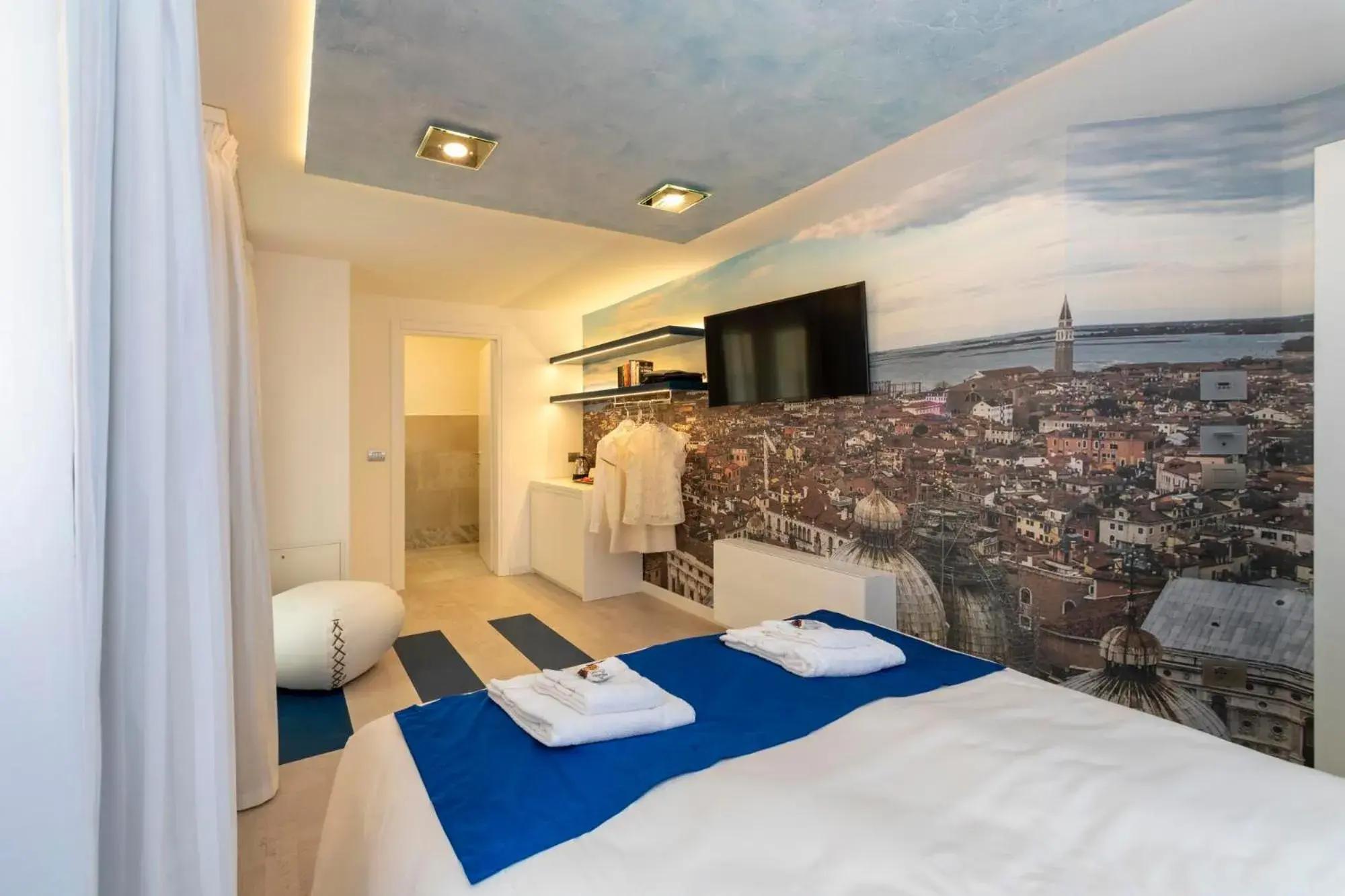 Double or Twin Room in Ca' de la Fonte - WENICE Deep Culture Double or Twin Room in Ca' de la Fonte - WENICE Deep Culture