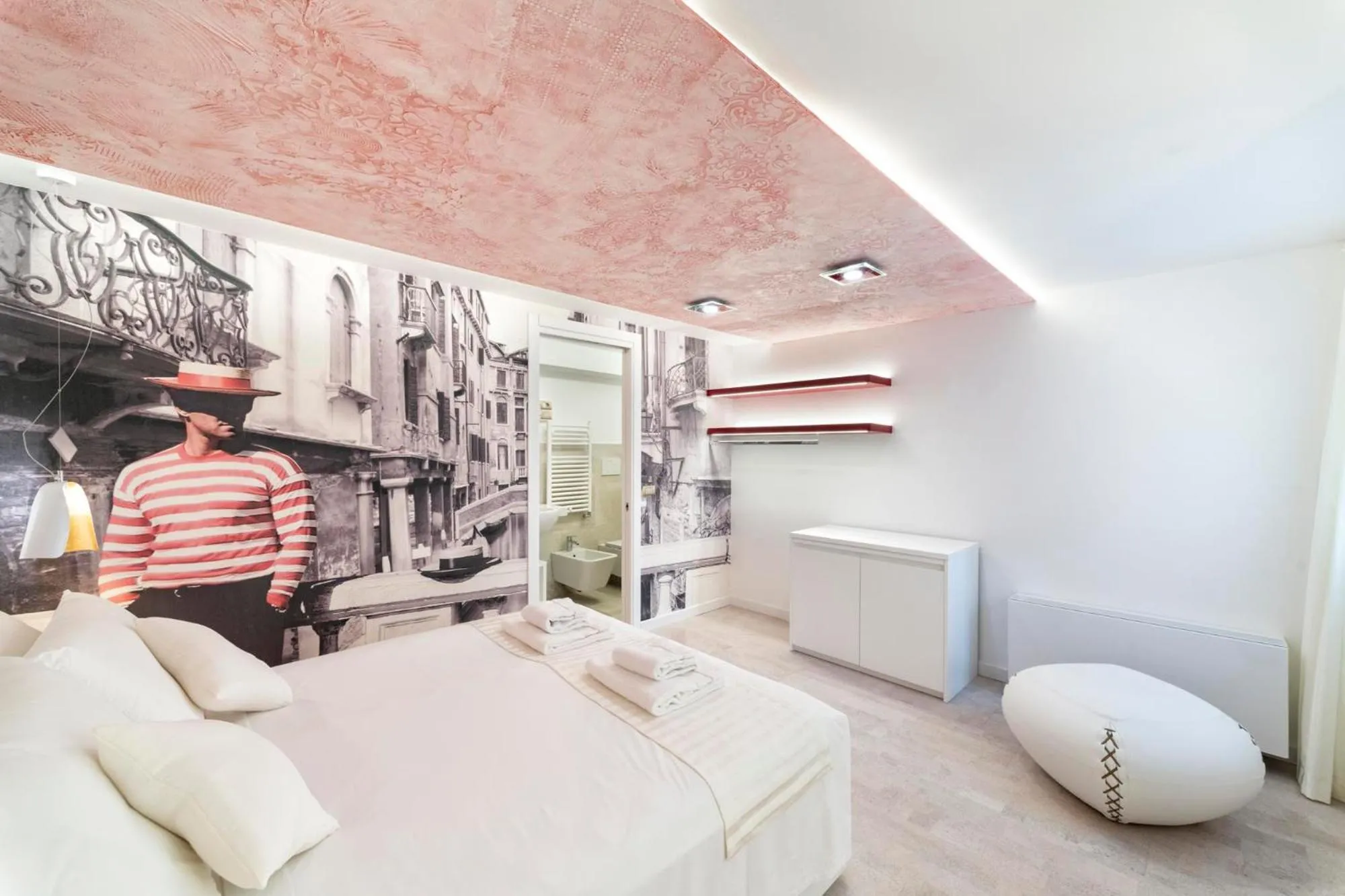 Bed in Ca' de la Fonte - WENICE Deep Culture