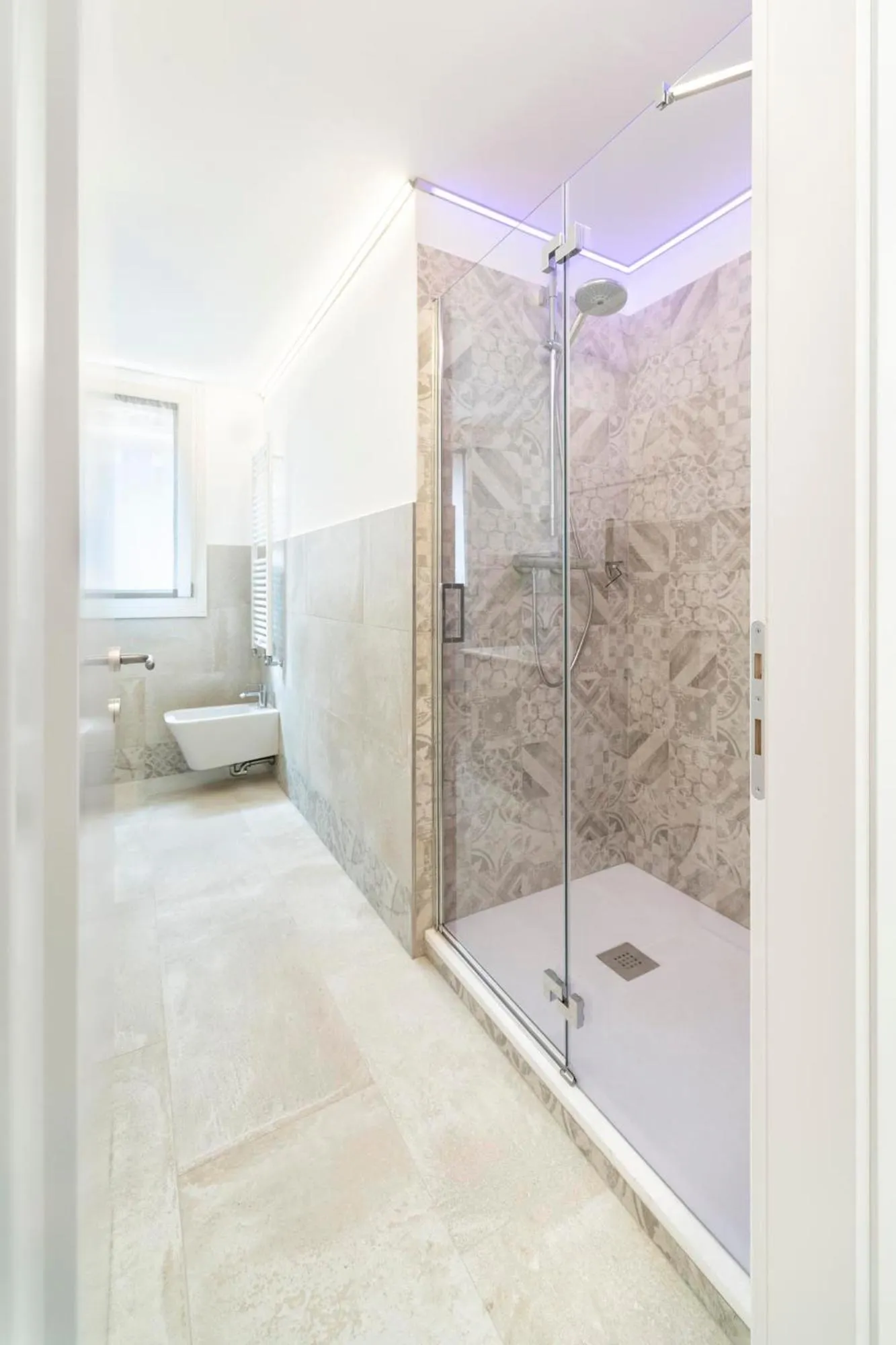 Shower in Ca' de la Fonte - WENICE Deep Culture