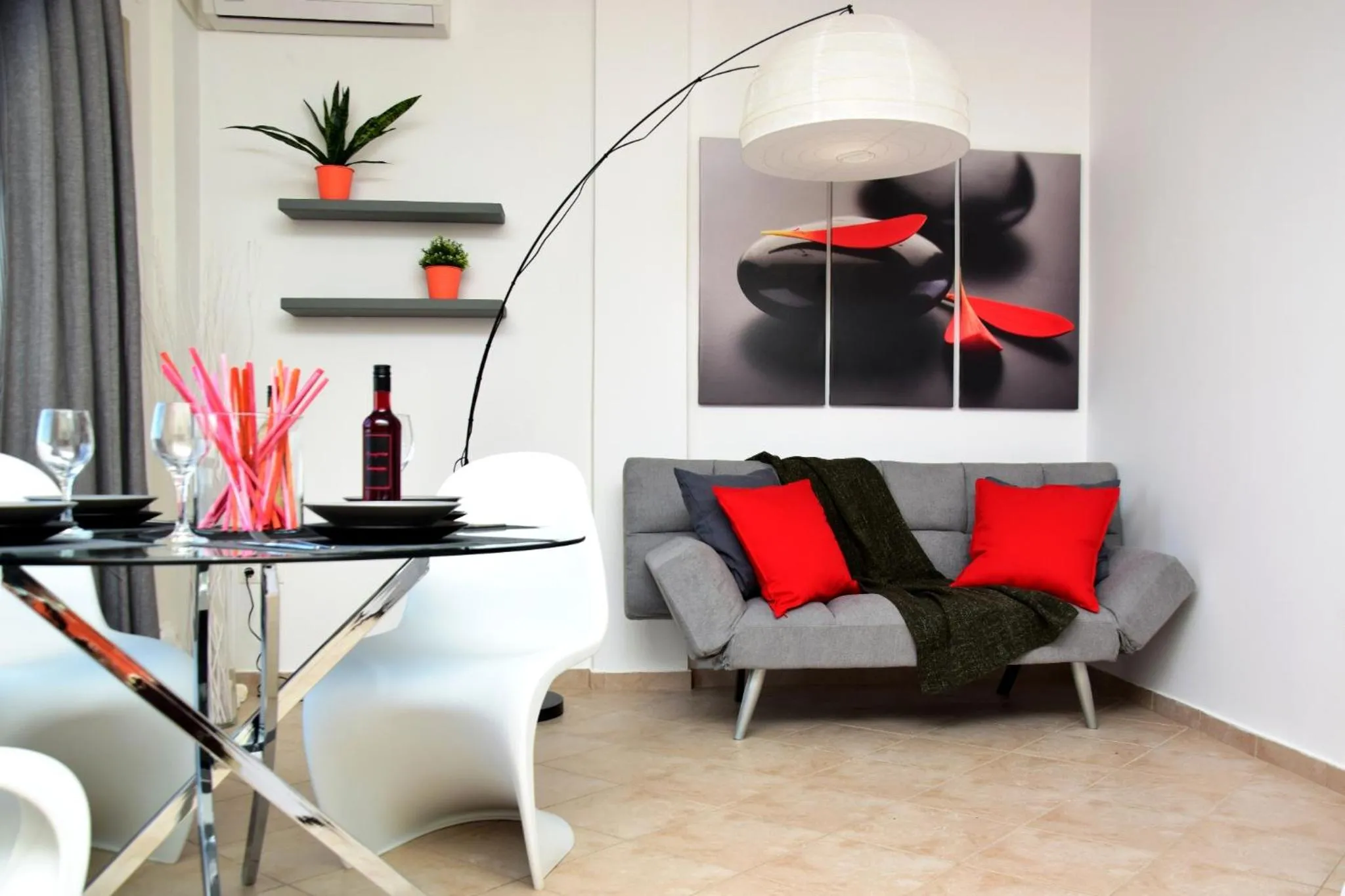 Decorative detail in Isola Apartments