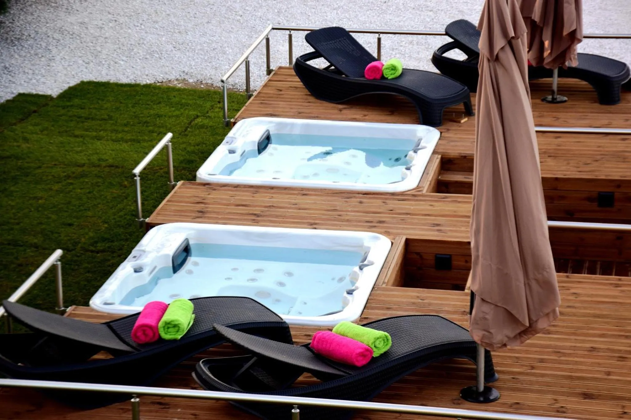 Hot Tub in Isola Apartments
