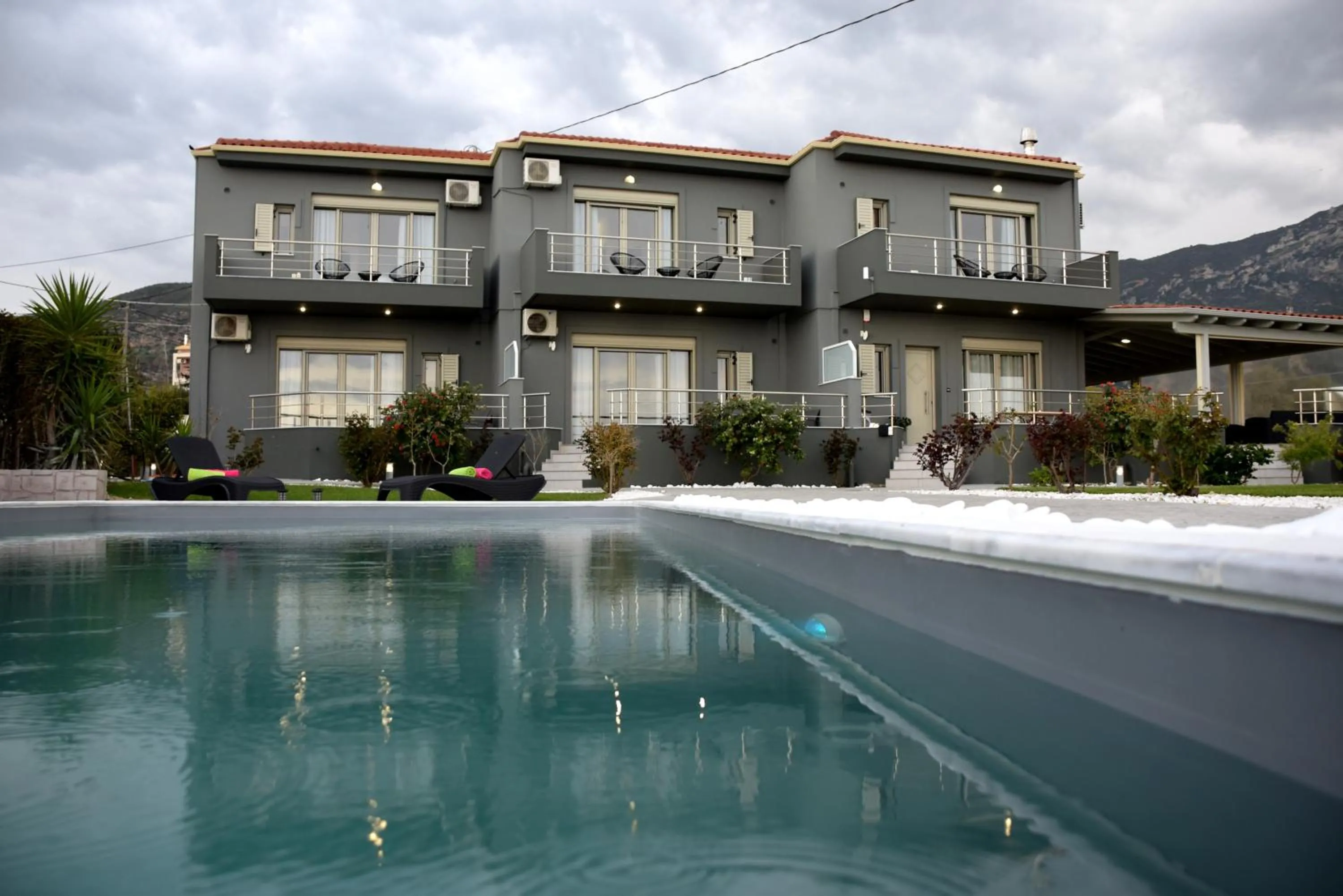 Isola Apartments