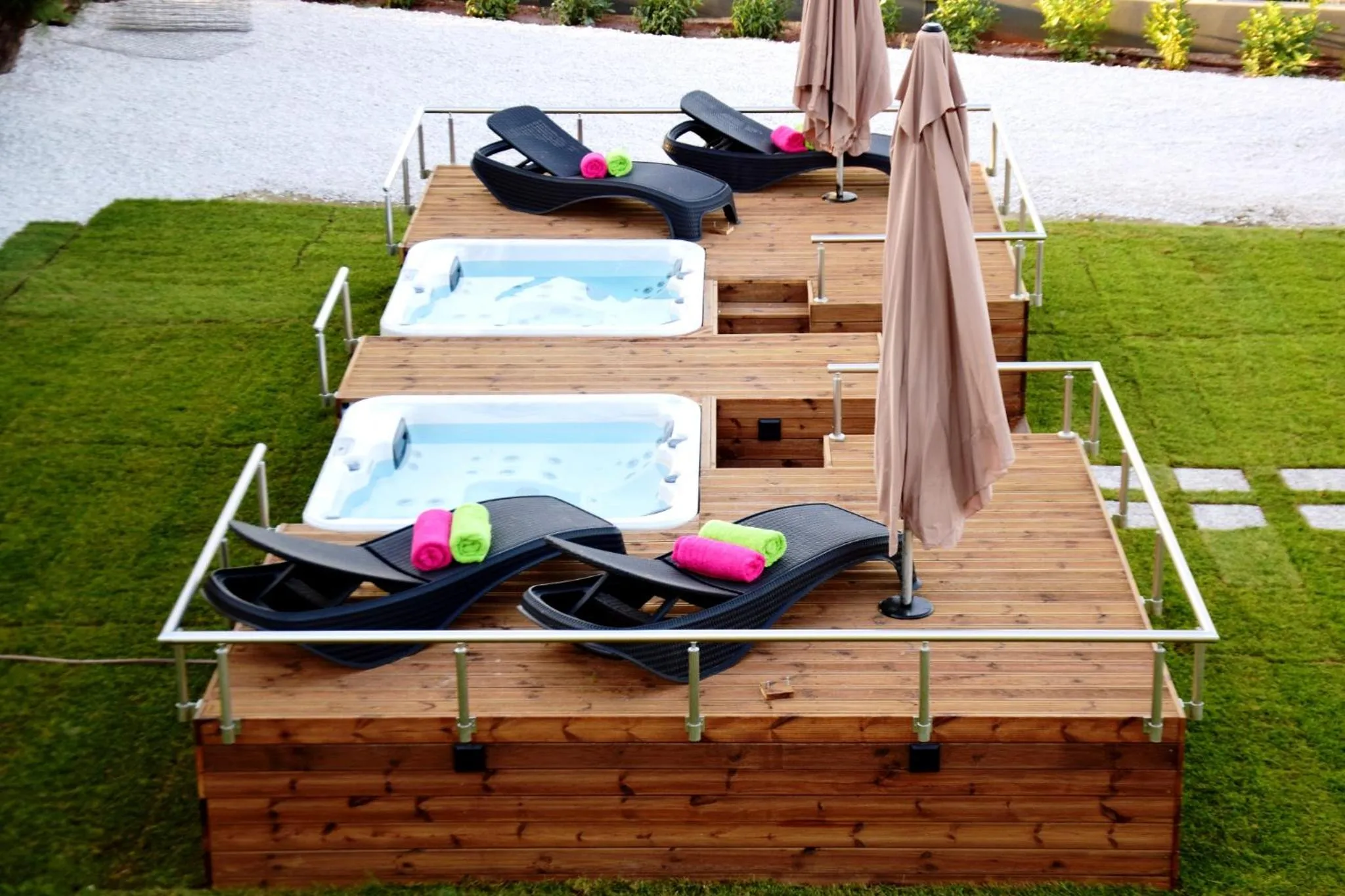 Hot Tub in Isola Apartments