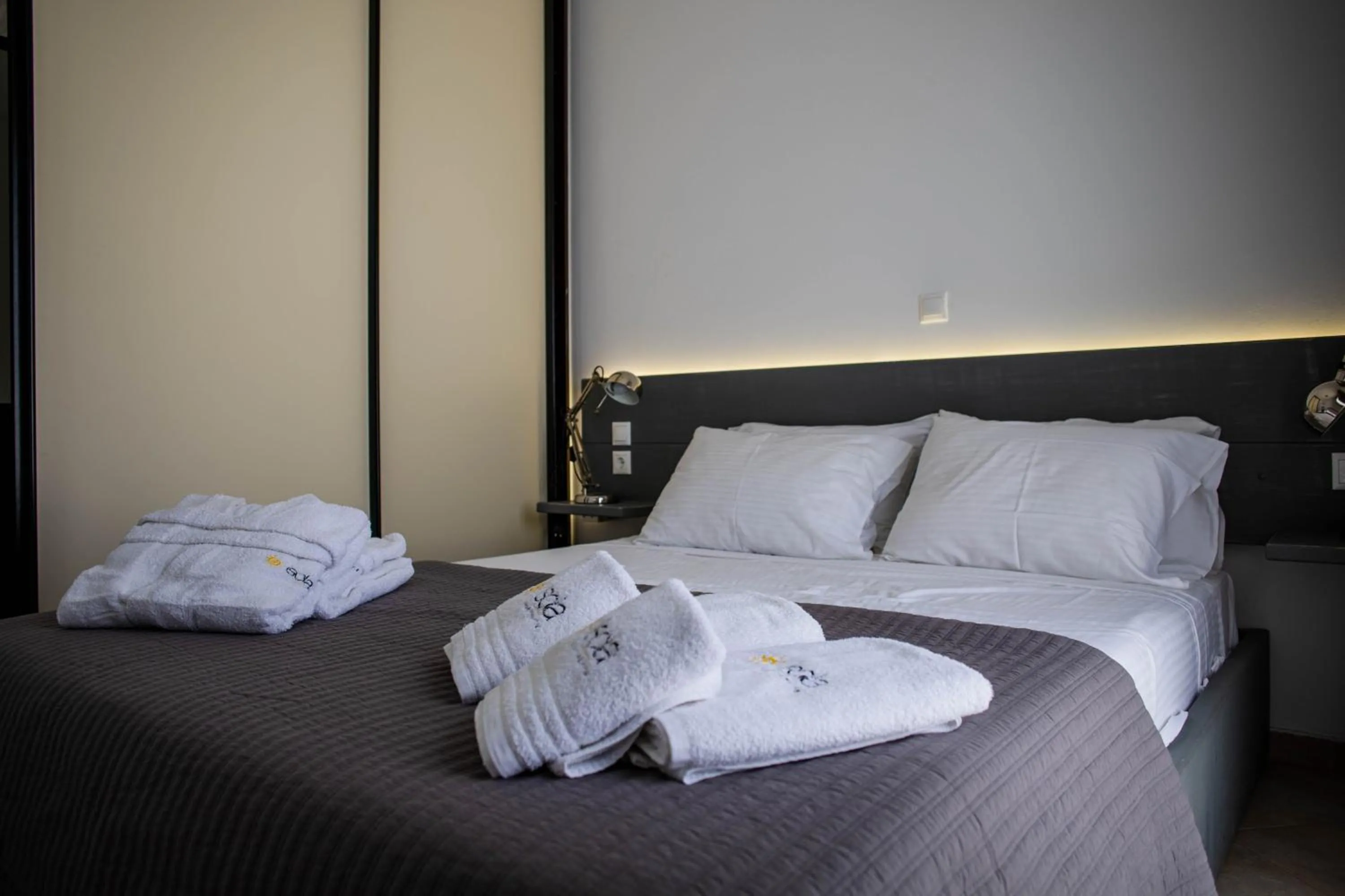Bed in Isola Apartments