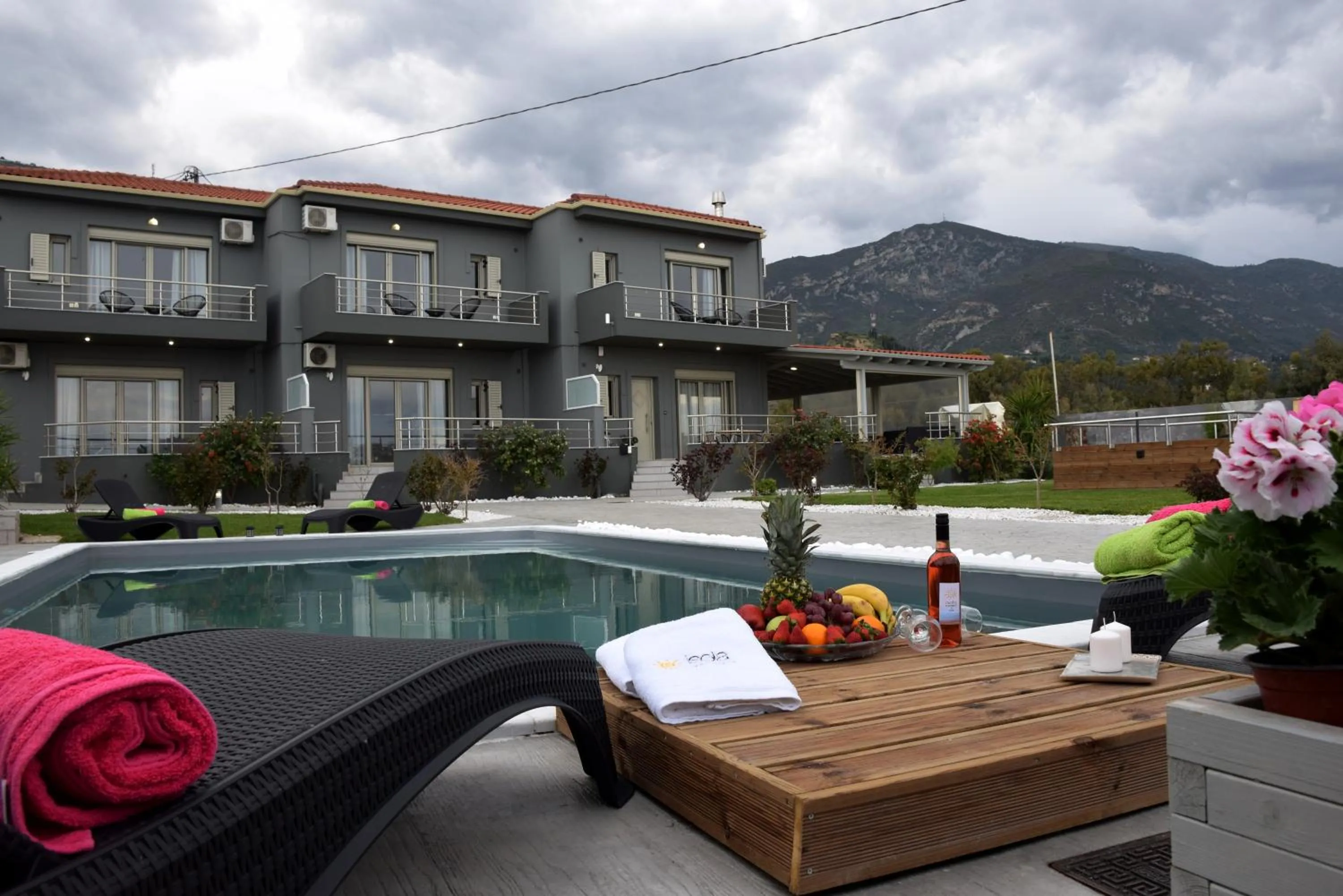 Isola Apartments