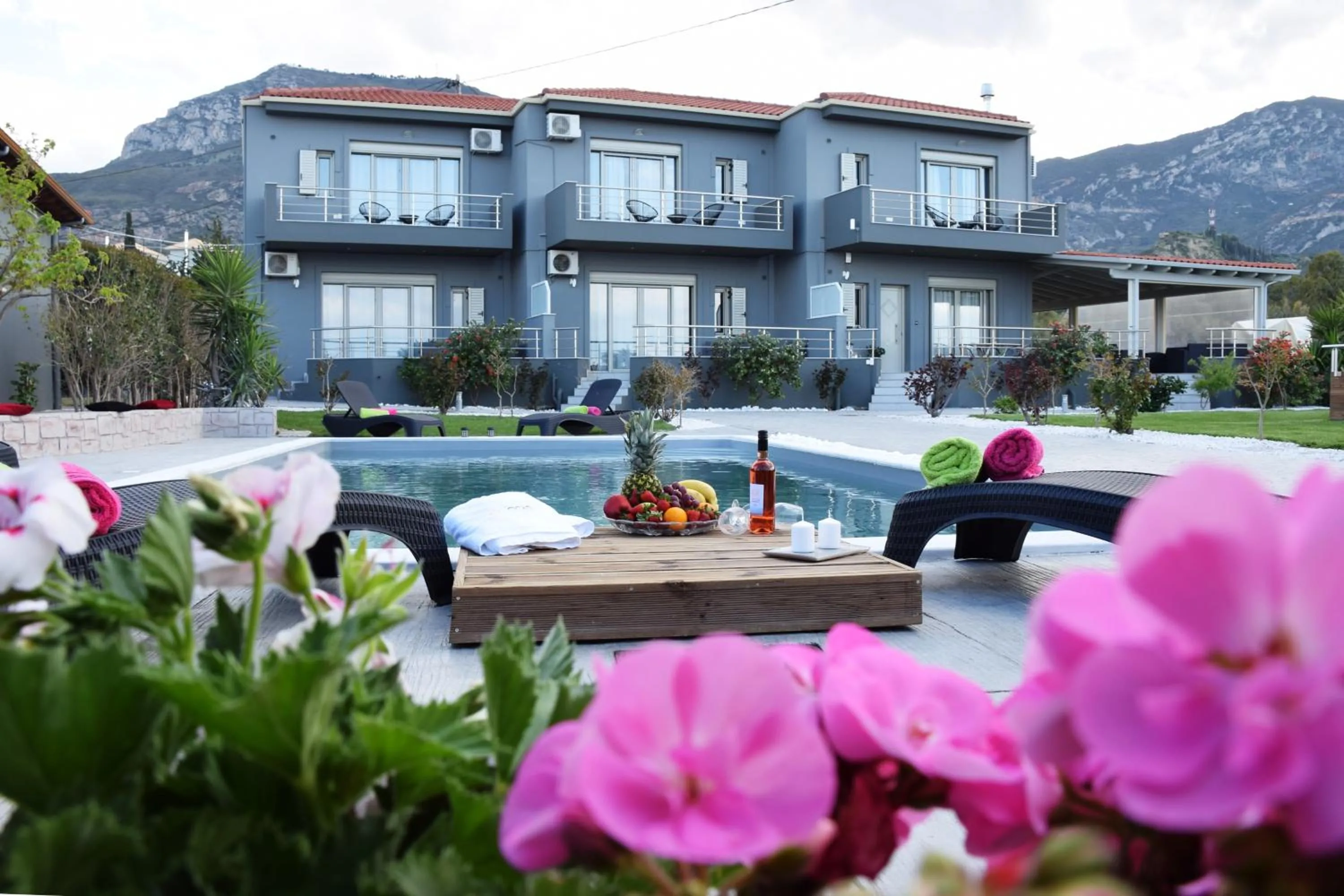 Garden in Isola Apartments