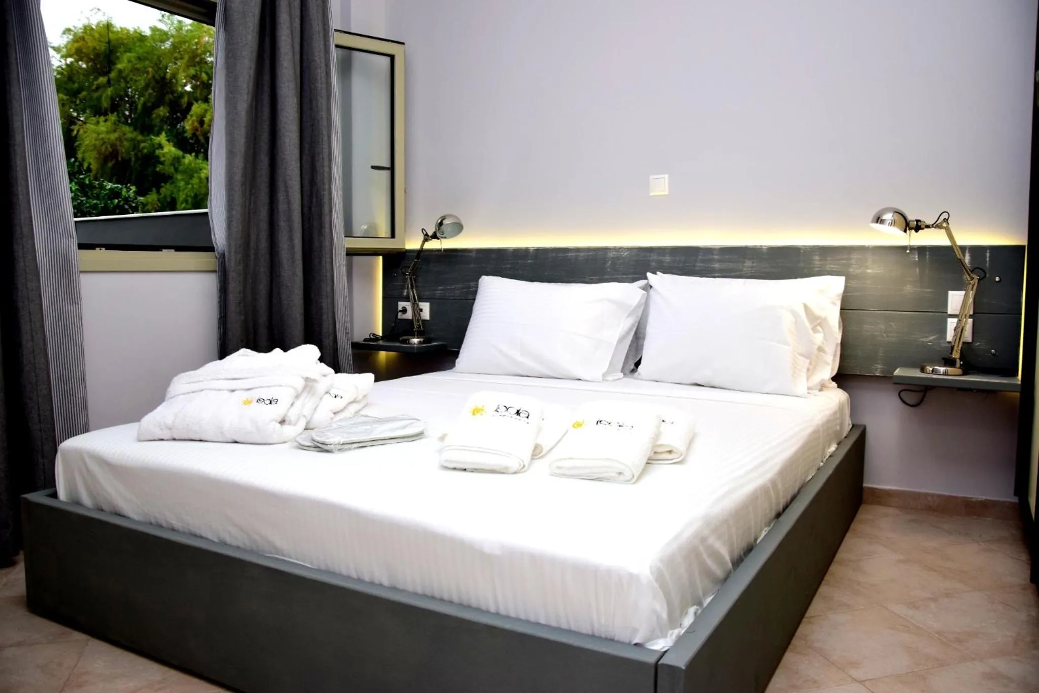 Bedroom, Bed in Isola Apartments