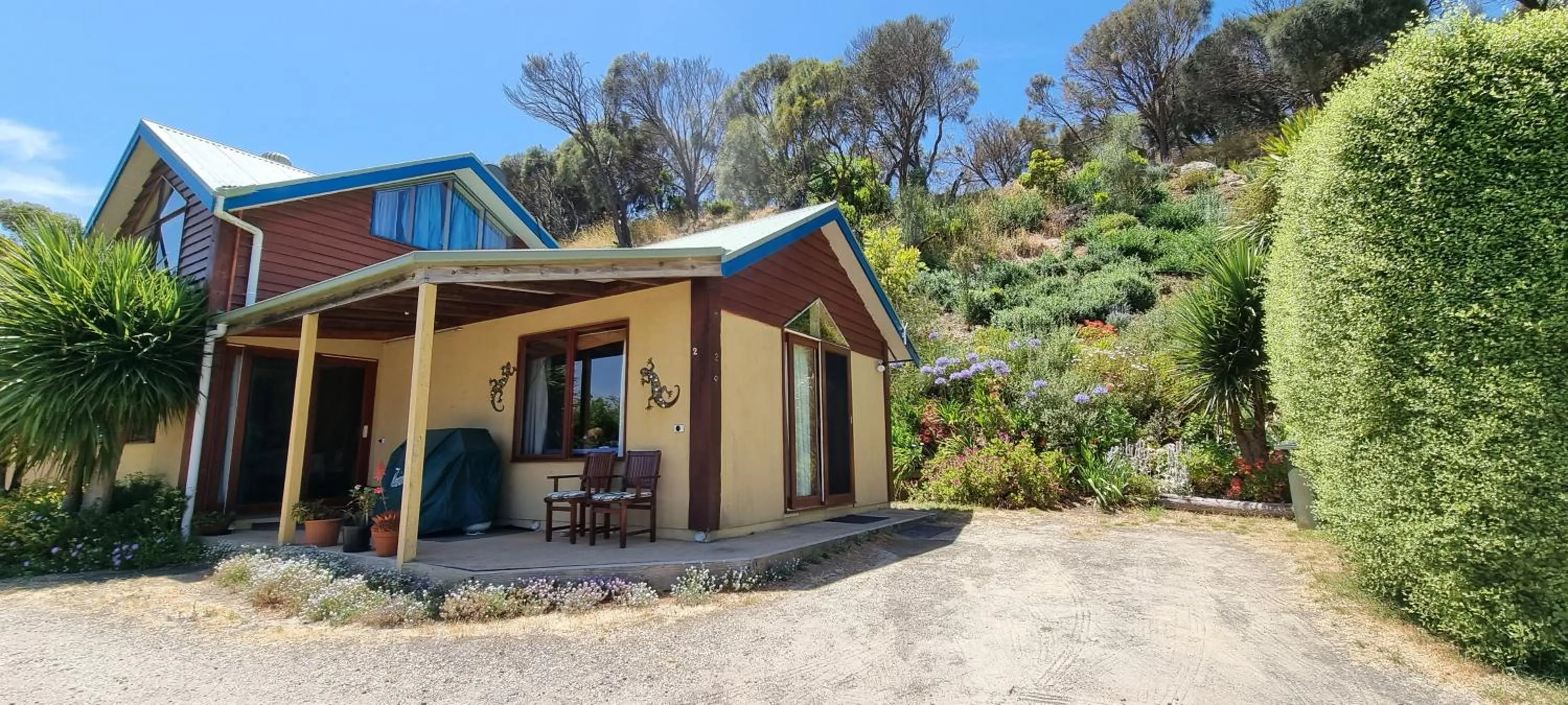 Property building in Eastern Reef Cottages